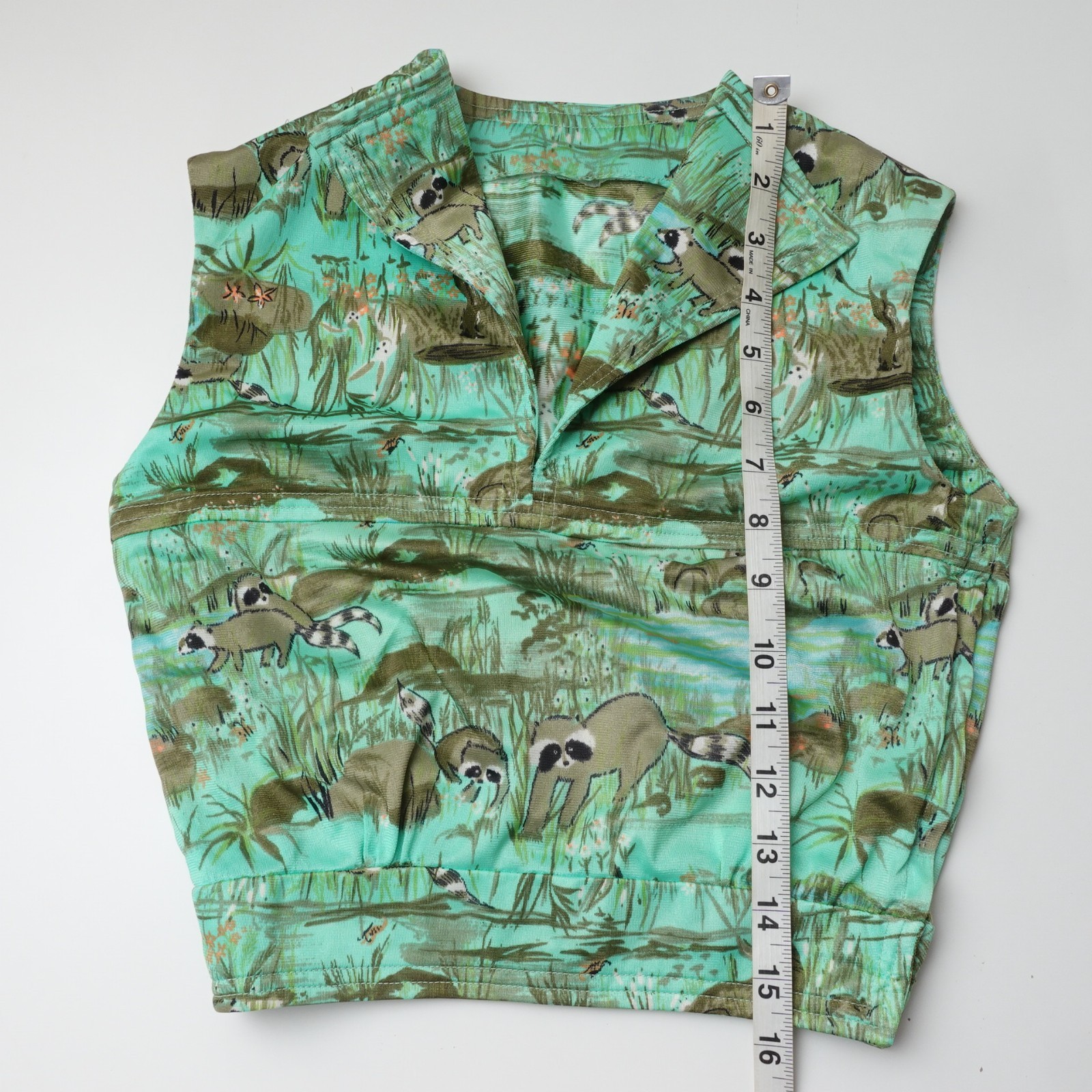 Vintage 1970s Women’s All Over Print XS Raccoon Crop Shirt Sleeveless Bunny 70s