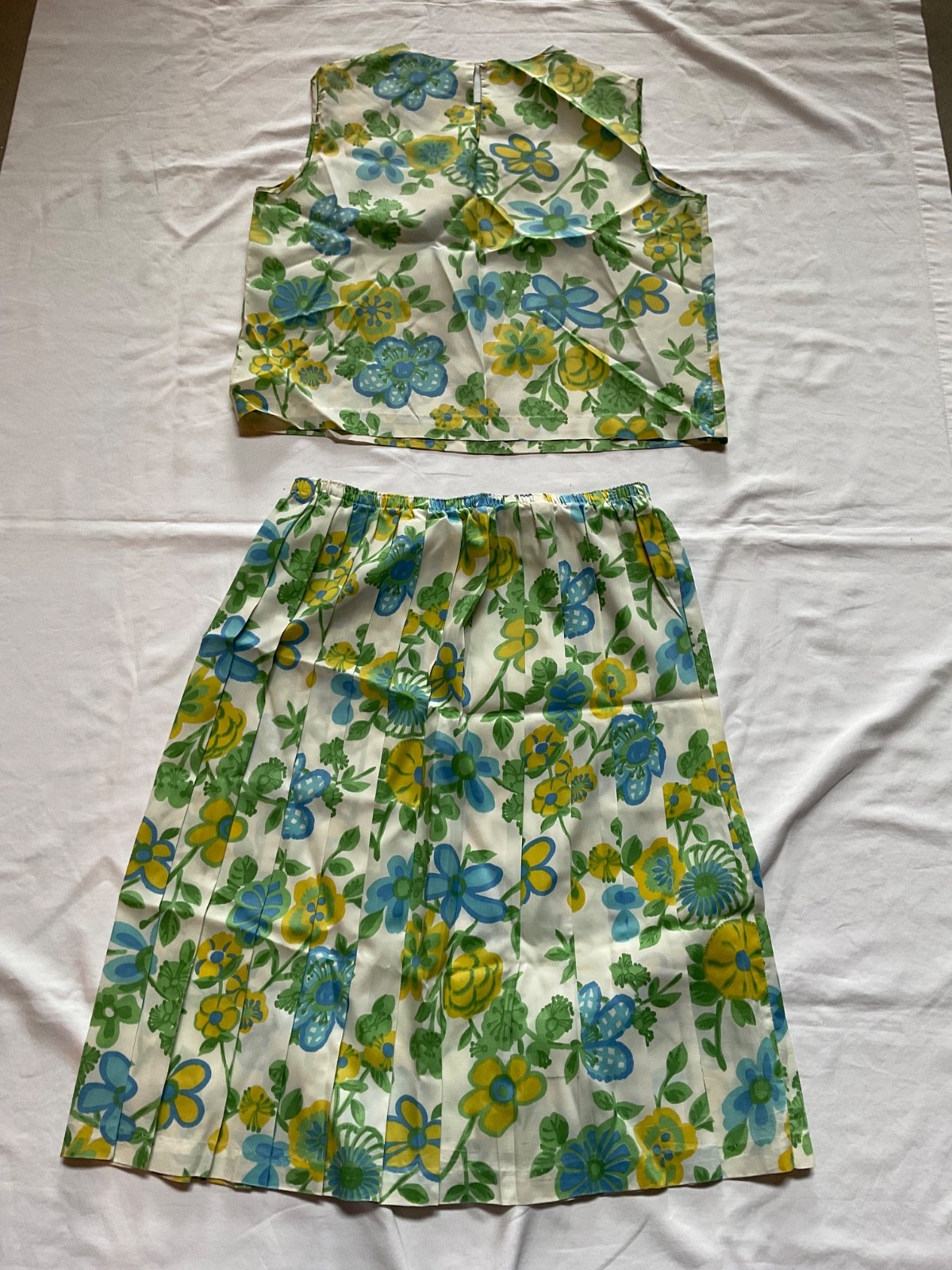 Vintage 1960s Women’s Blouse Top & Skirt Set Pleated Floral Union label Size 16