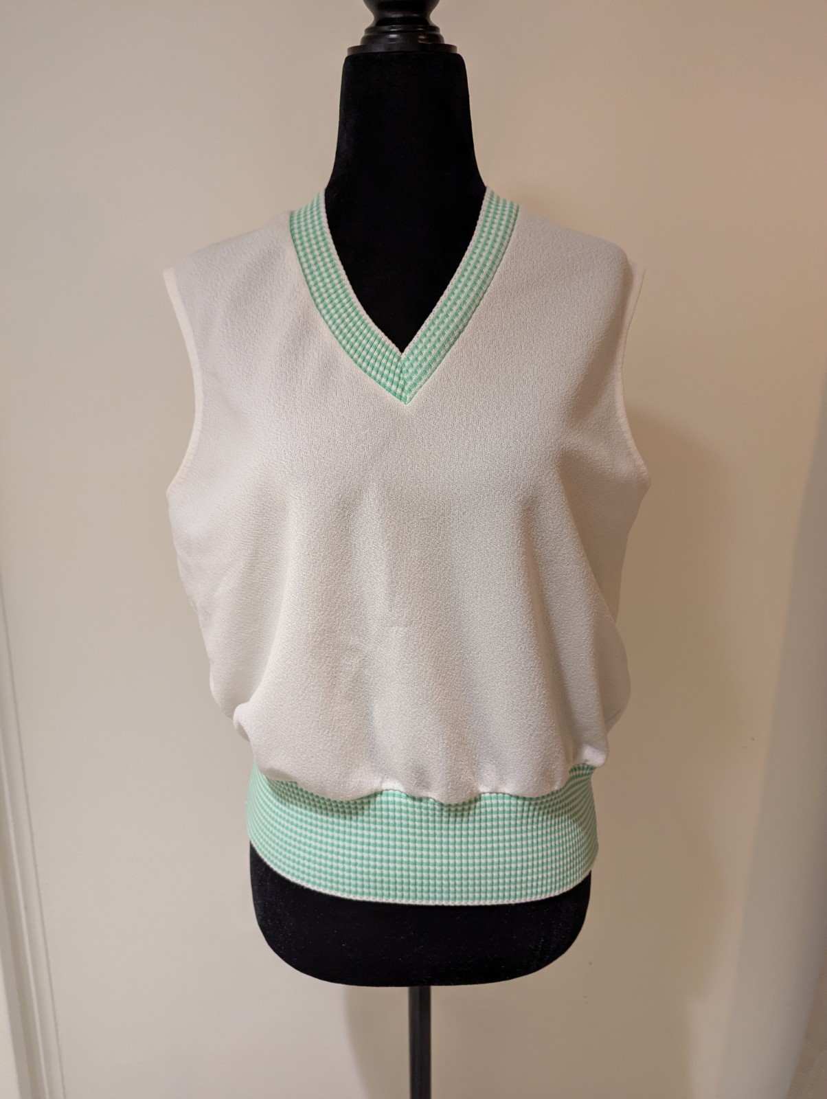 Vintage 1960s Womens Devonette Polytron White Green Vest Top Shortsleeve Large
