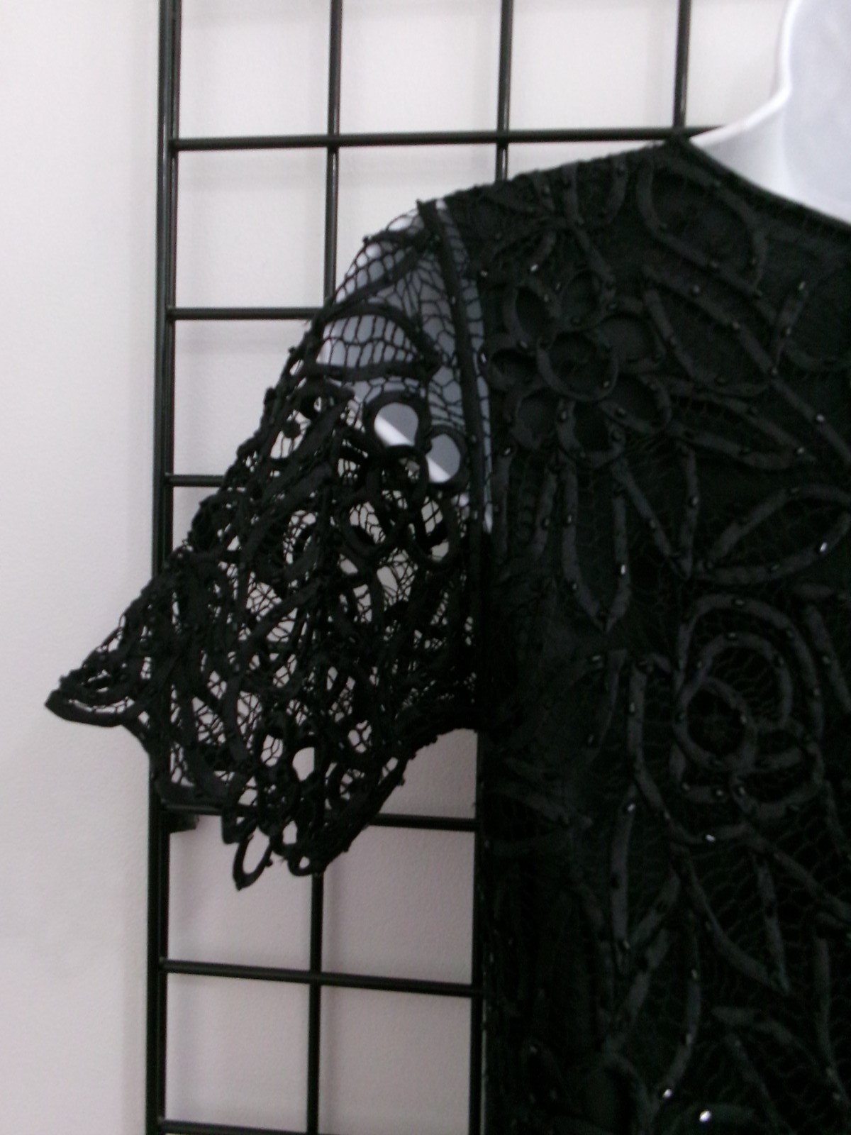 VINTAGE SILKEN POETRY 🌸 SMALL / 32″ BUST==BLACK / BEADED SILK LACE / BLOUSE
