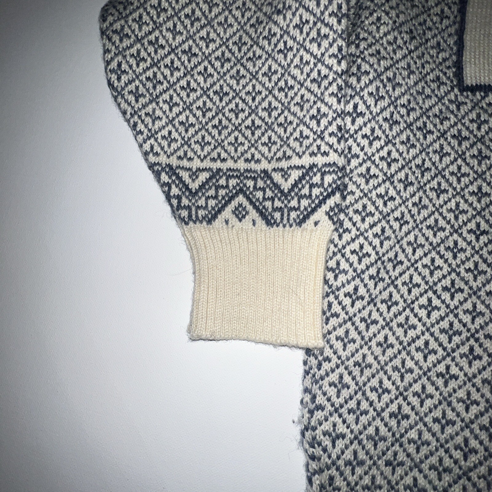 Dale Of Norway Womens Size Small Scandinavian Sweater Fair Isle Snowflake Great