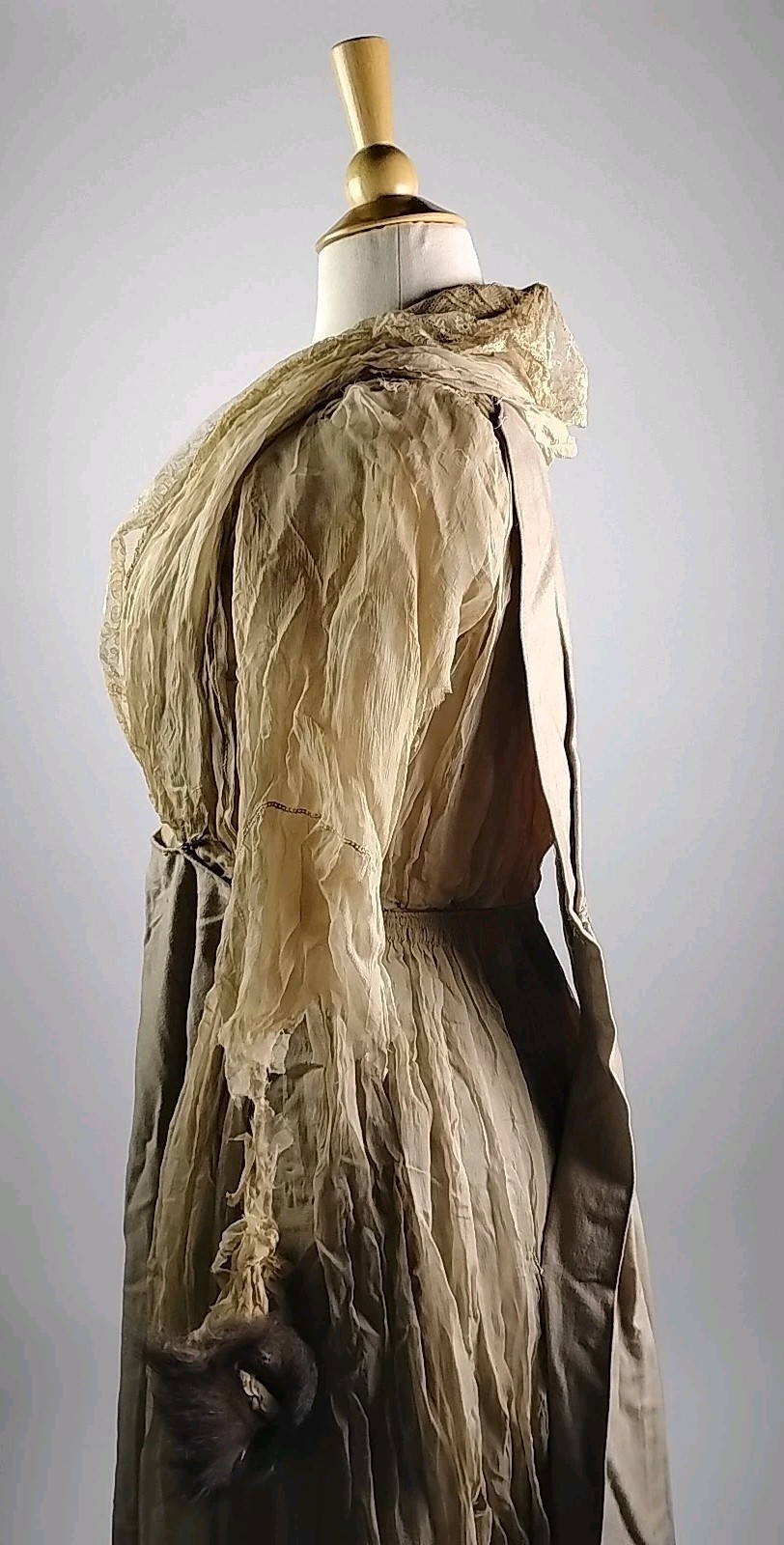 Antique Edwardian Ivory Wool & Lace Tea Gown Dress c.1905–1915