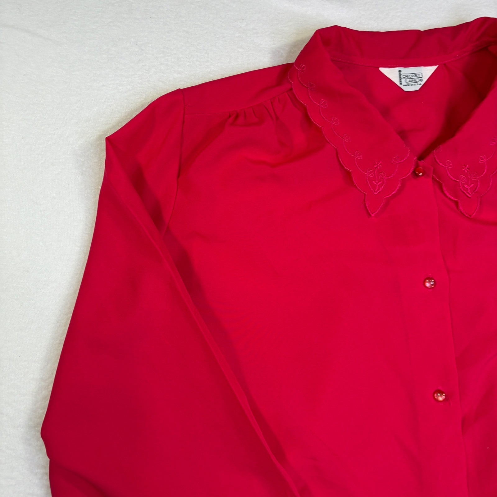 Cricket Lane Vintage USA Red Embroidered Scallop Collar Button Down Blouse Top