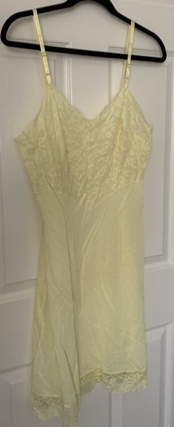 Vtg NEW! VANITY FAIR Yellow Full Slip 36 Tricot 100% Nylon Lace Hem Lined Chest