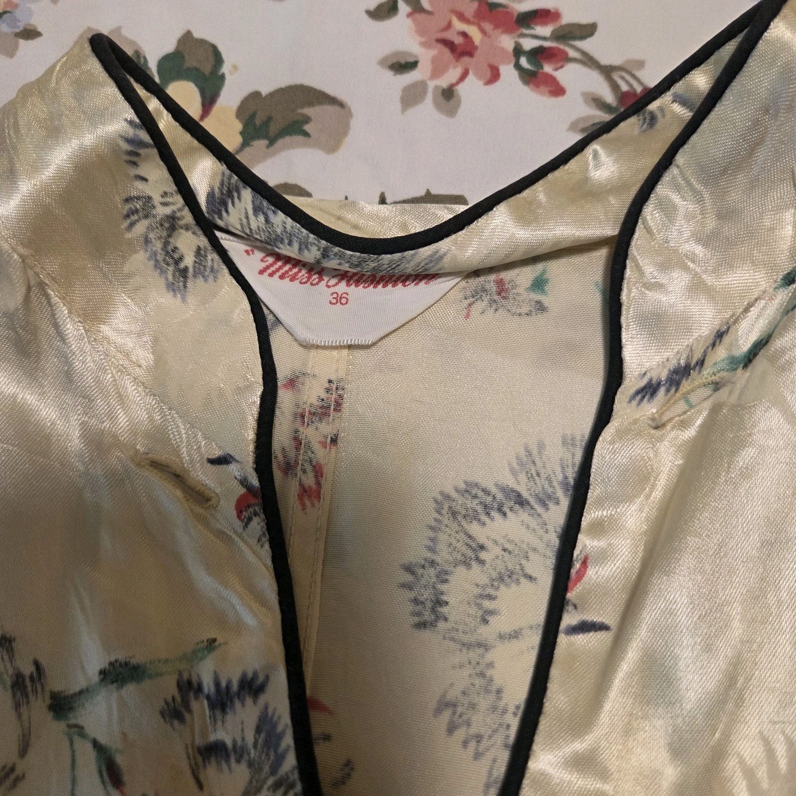 Vtg „Miss Fashion” Floral Mandarin Style PJ Top Yellow Silky Piping Sz. 36 READ