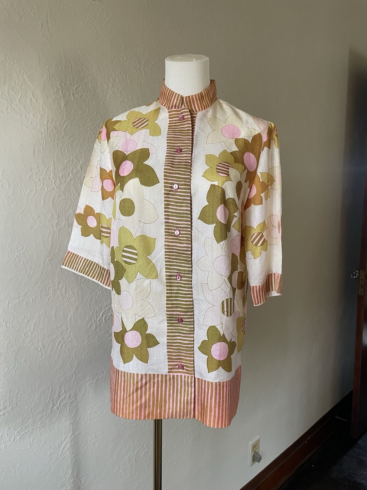 Vintage 60s Alex Coleman Abstract Mod Psychedelic Floral Collarless Button up