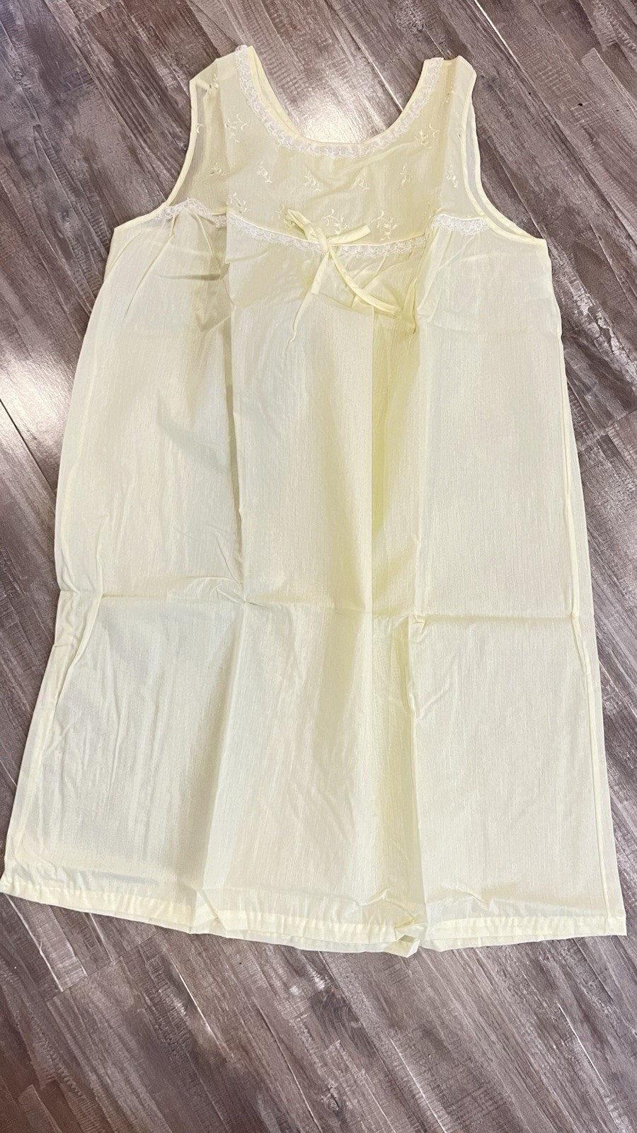 Vintage 60s Grants ISIS Yellow Babydoll Nightgown Floral Embroidery Size Medium