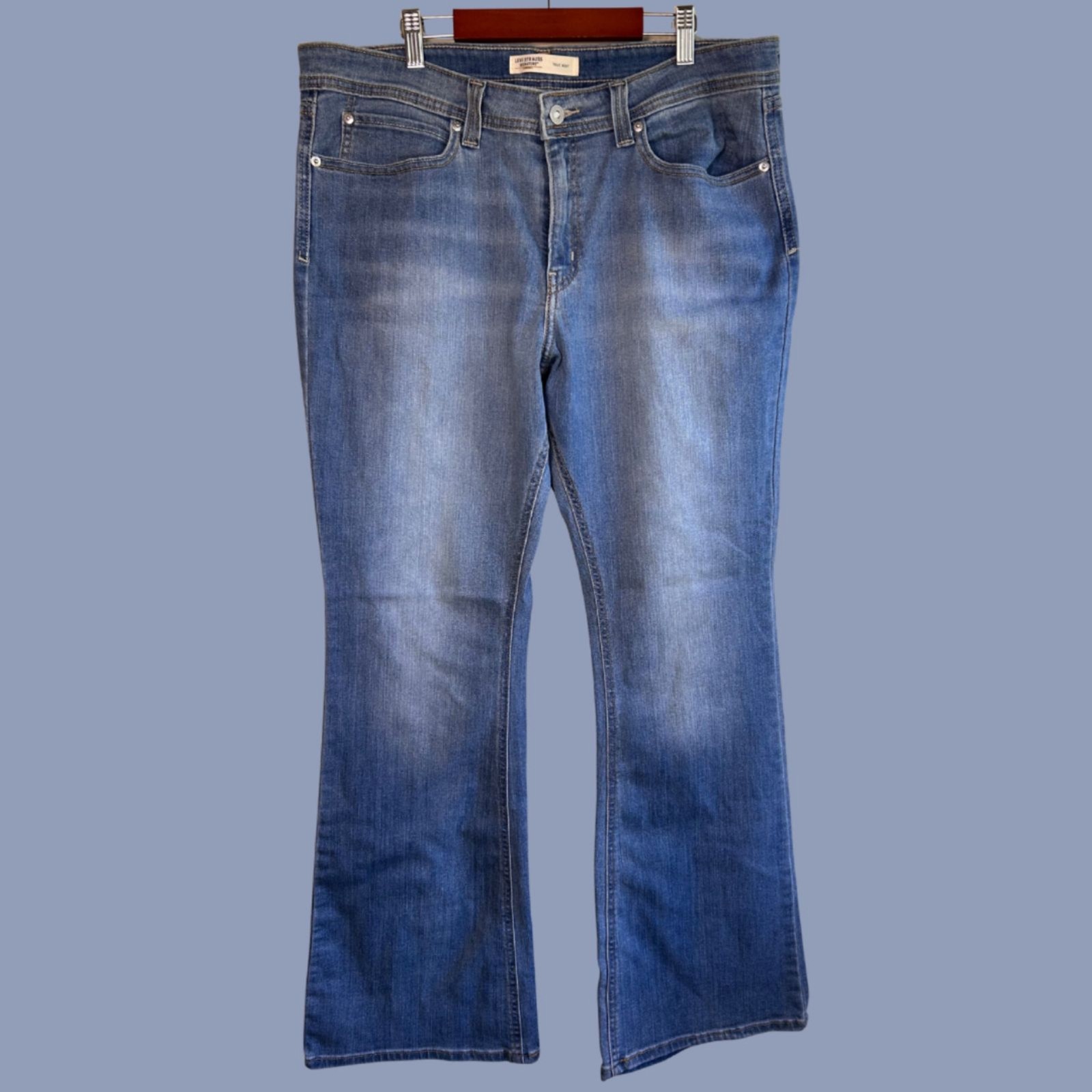 Vintage Y2K Levi’s Signature Gold True Boot Jeans