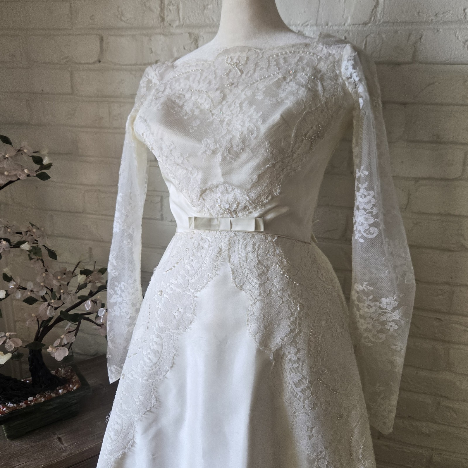 Vtg 50s 60s Lace Wedding Gown With Bow Detail, Beaded, Buttons, Bustle, 0/2