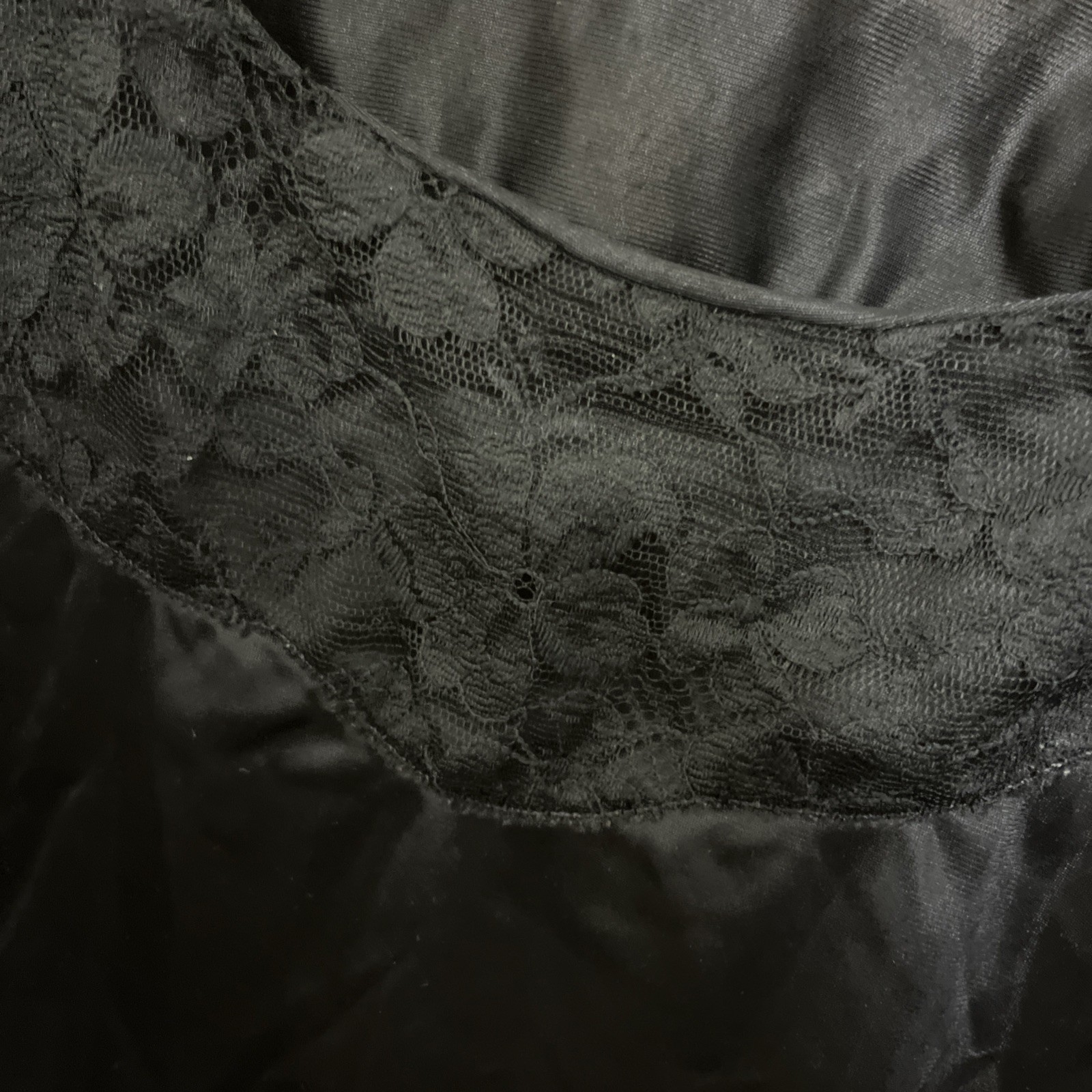 VINTAGE VANITY FAIR, WOMEN’S BLACK KNEE LENGTH CAMI SLIP WITH LACE
