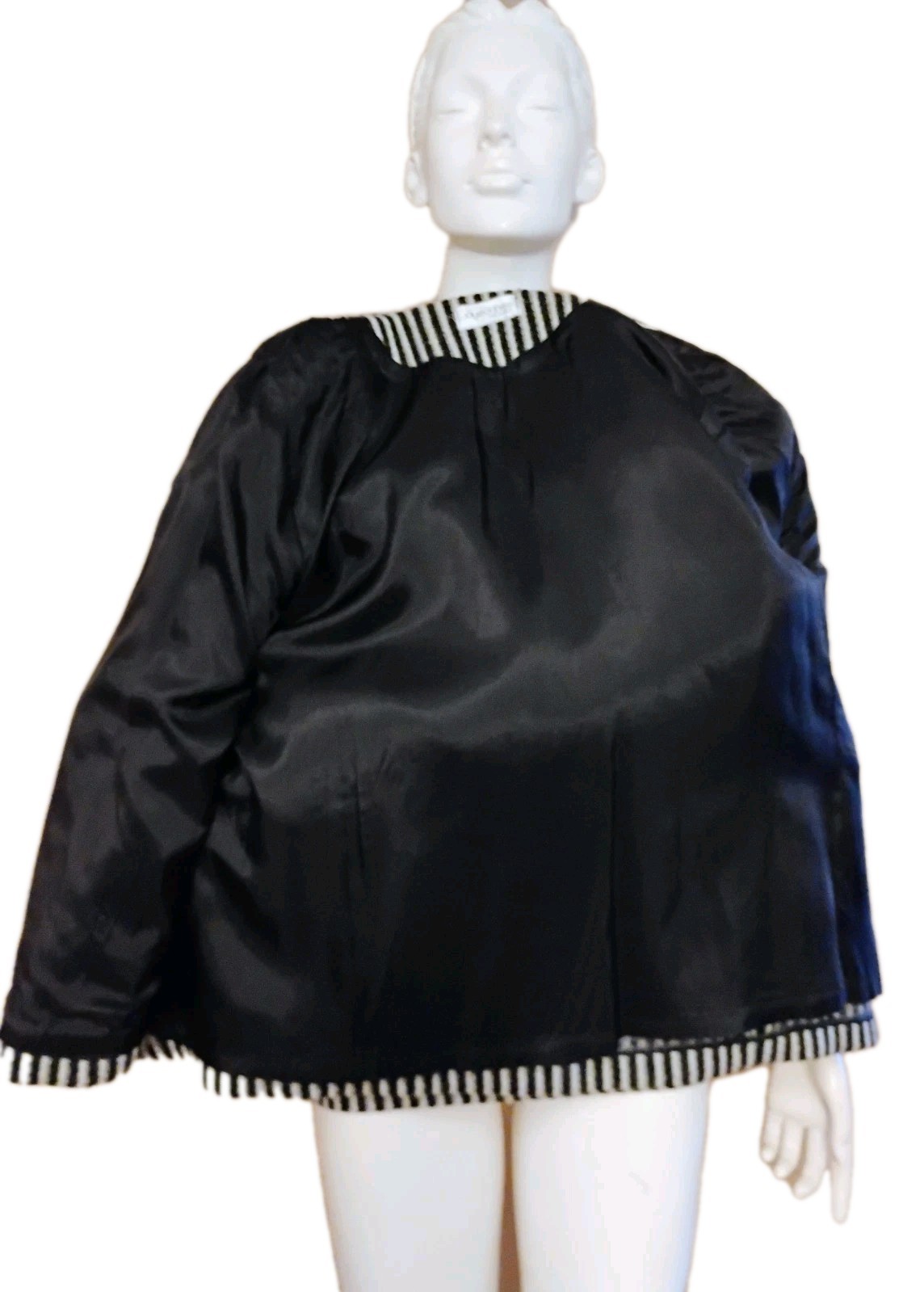 VTG 1980’s South Korean „Jayeonhee” Black & White Striped Wool Skirt Suit