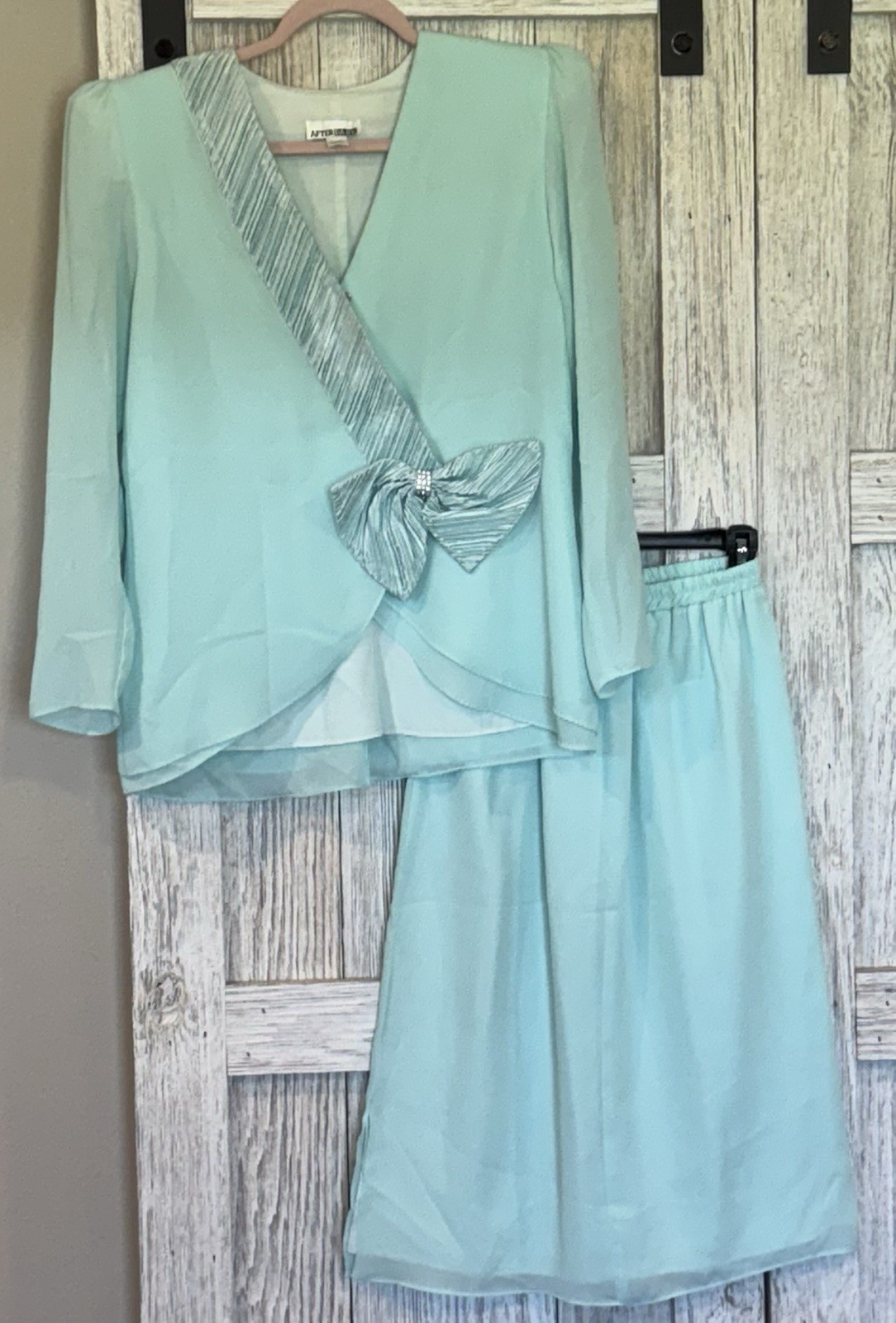 AFTER DARK Vintage Blue Party Formal Women Top & Skirt Read
