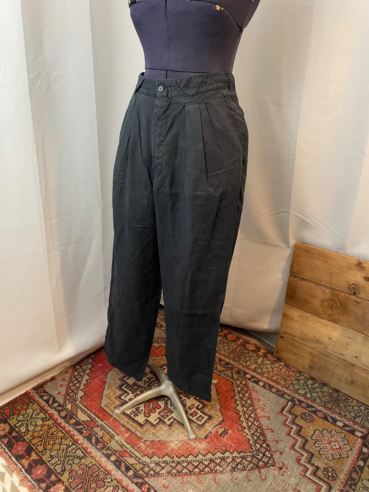Versace V2 Black Linen Pants 1990s Vintage Pleated Wide Leg Pockets 8 M