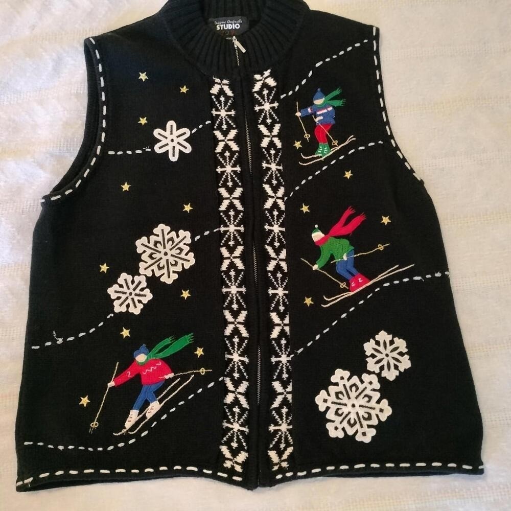 Vintage Designers Studio Womens Vest With Skiiers Black, Red, Green Size XL