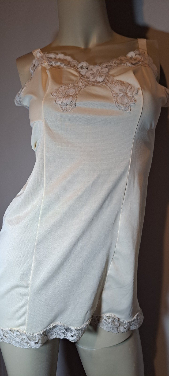 Vtg 60s Itty Bitty Mini Short Full Slip Beige Nylon 34