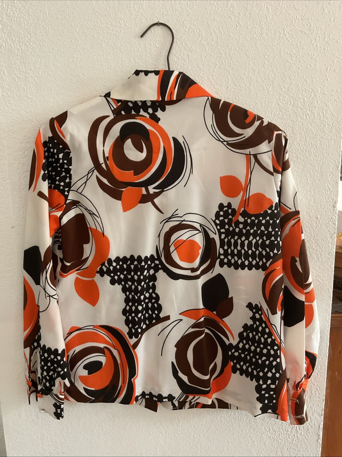 VTG 70s Women’s Spread Pointed Dagger Collar Polyester Blouse, BLK, BR /Orange