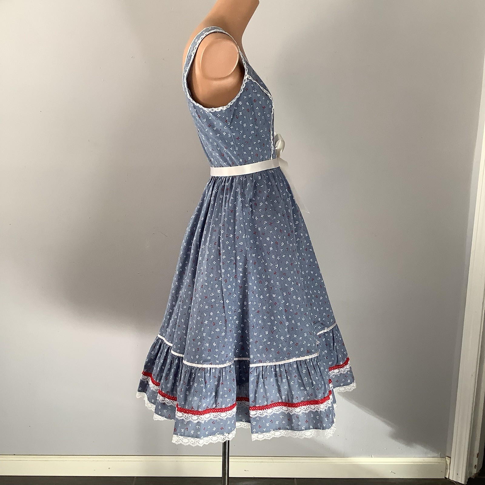 Vintage 970’s Candi Jones Of California Country Blue Calico Prairie Midi Dress