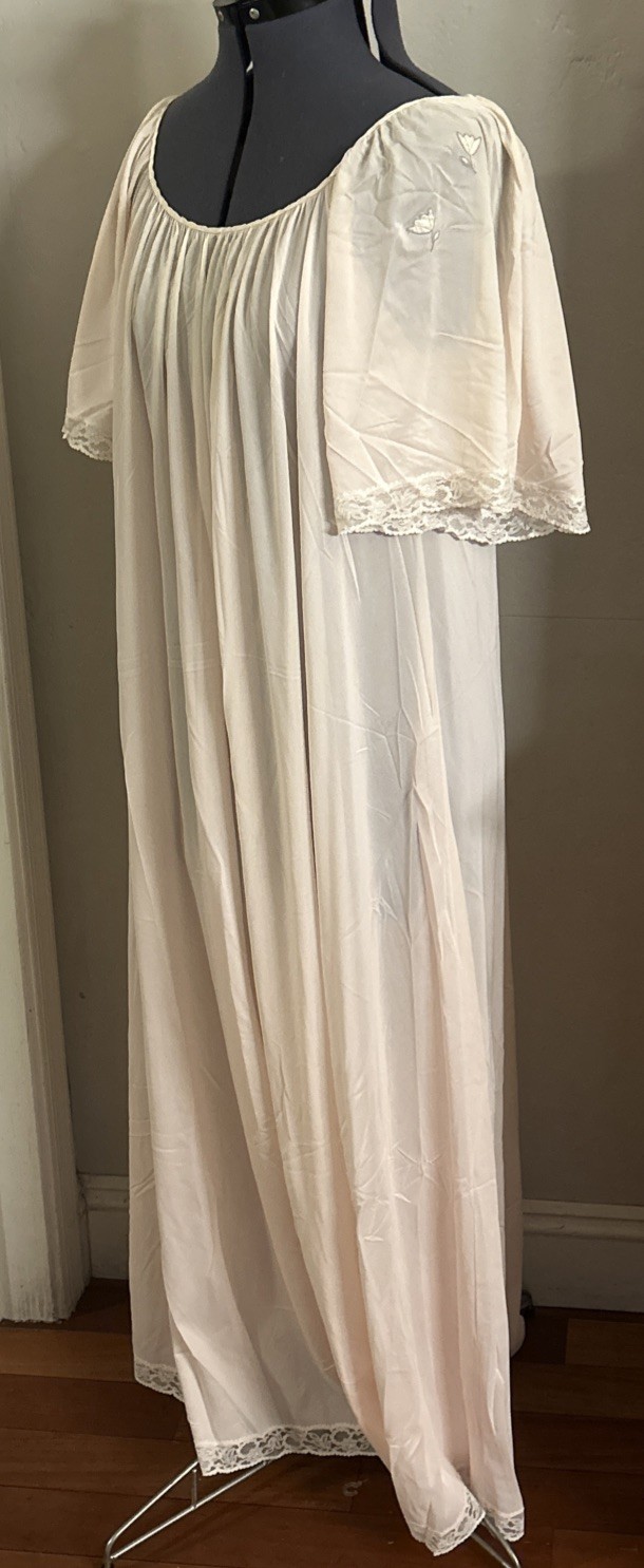 Claire Sandra by Lucie Ann Vintage Rose Night Gown Size Small Nylon