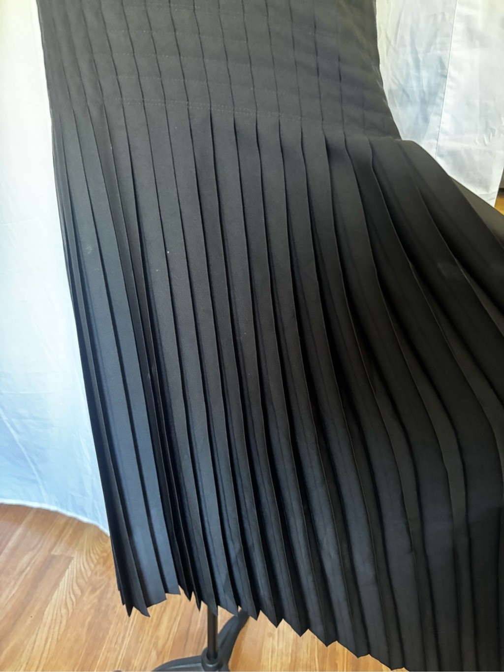 Vintage Women’s Pleated Sleeveless Midi Dress in Black Sz S