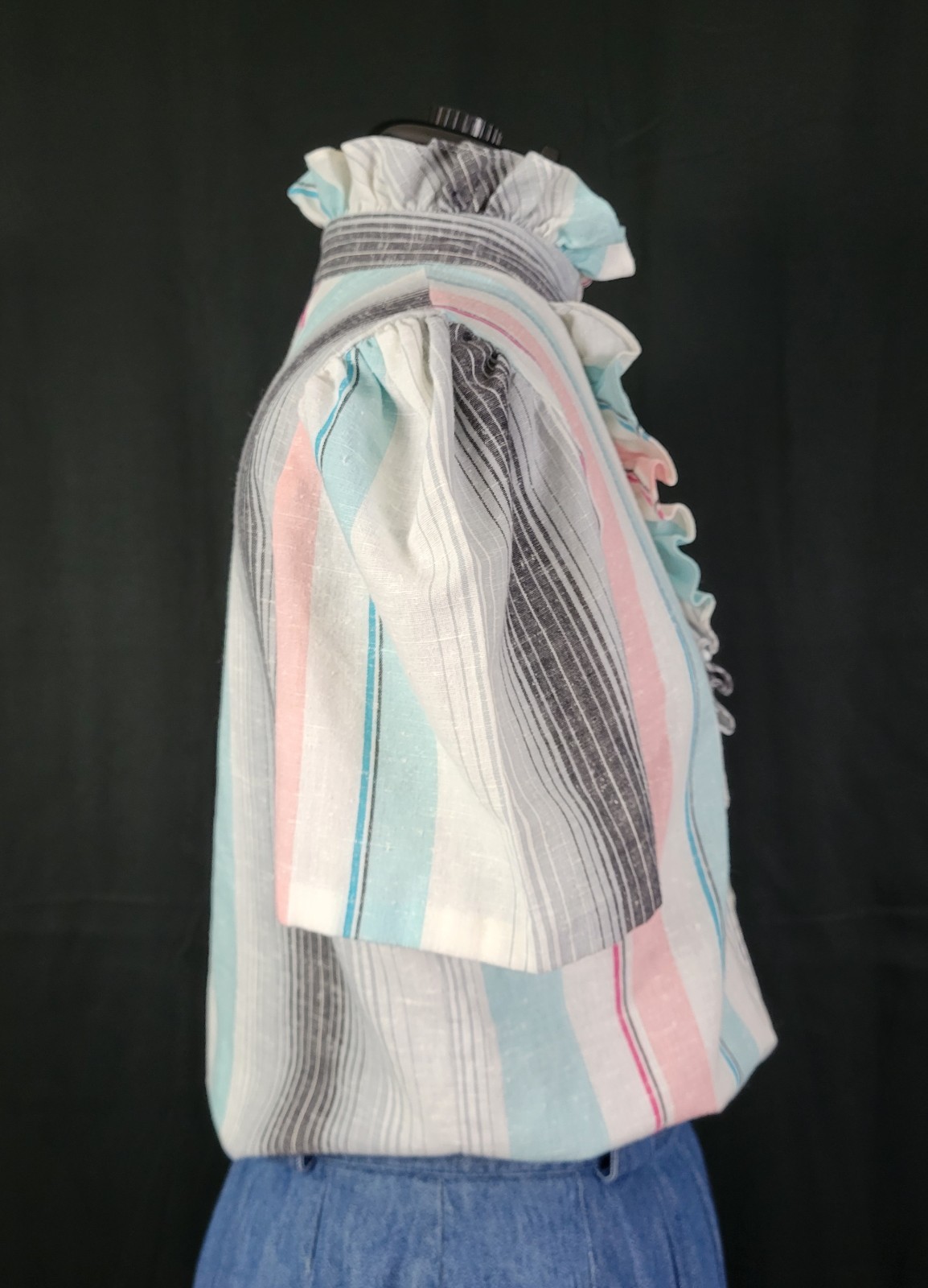 Vtg Lucky Winner White/Blue/Pink/Grey Striped S/S Top w Ruffled Collar Size M?