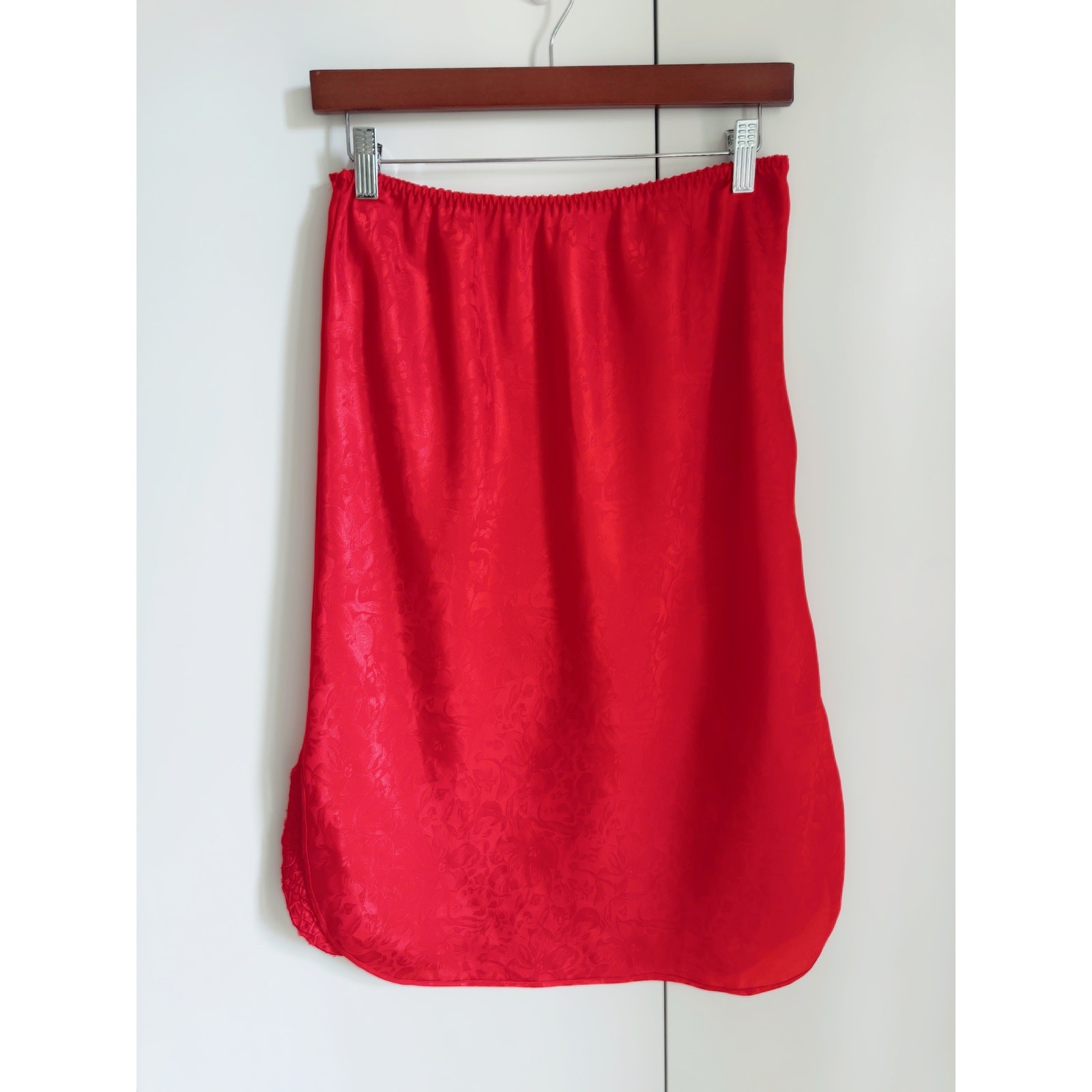 VTG 80s Sateen Slip Skirt Red Size Medium Sexy Lingerie Vampy Pin up