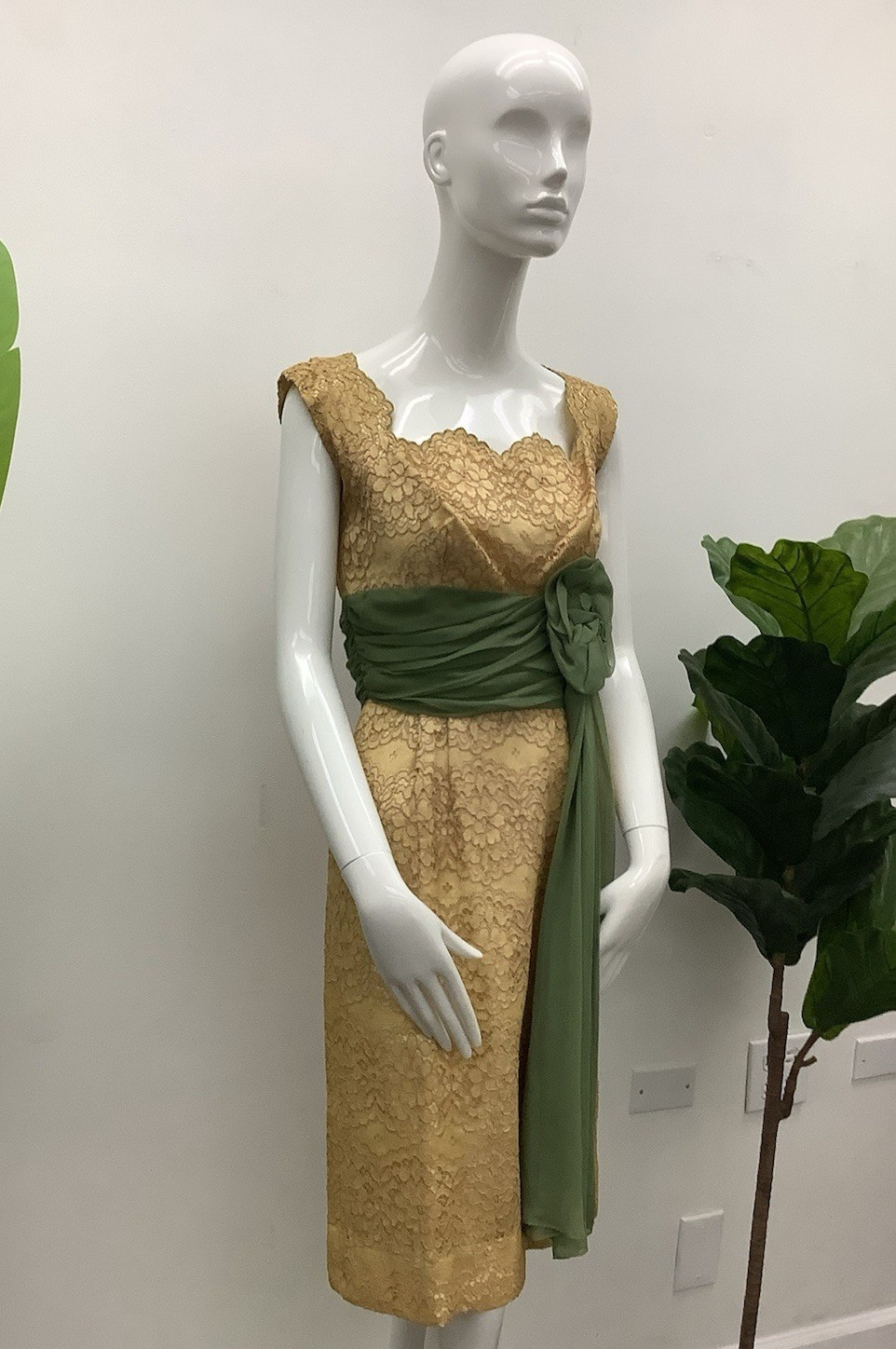 Vintage Dress – Size S/M – No Original Tag – Pre-Owned