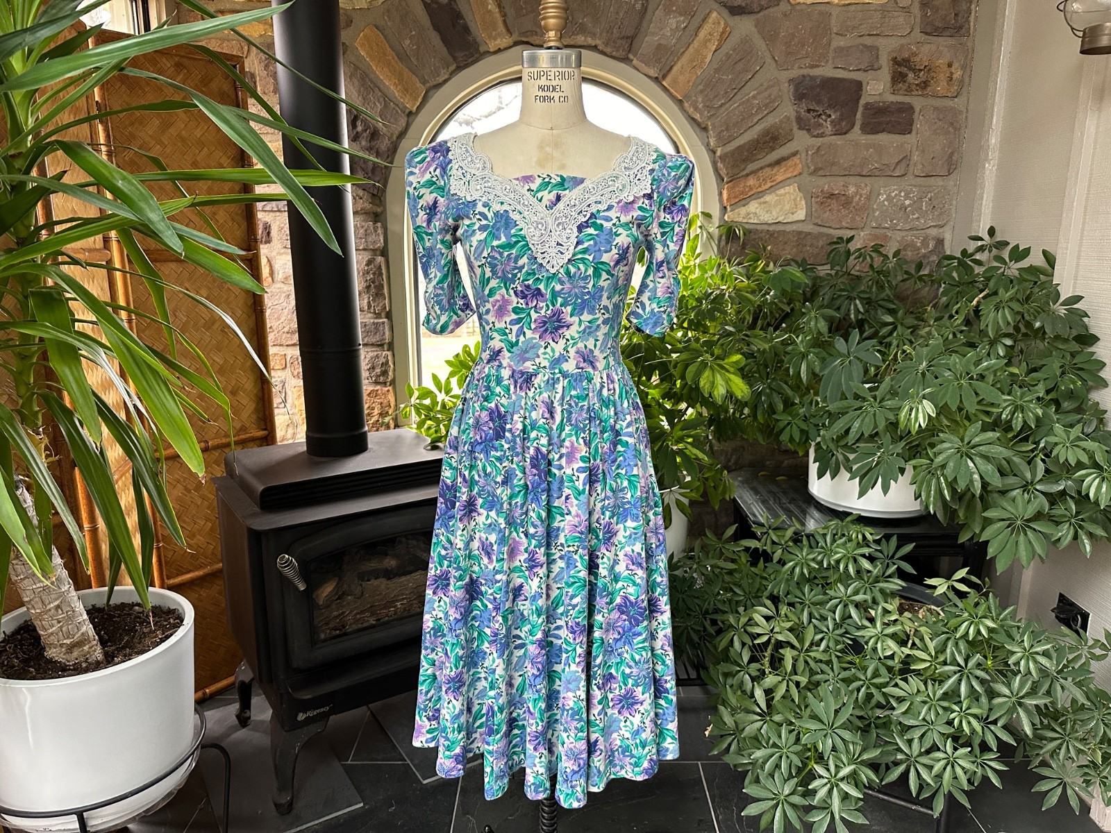 Vintage 1980s Purple Green and White Floral Knit Dress with Lace Collar Expo