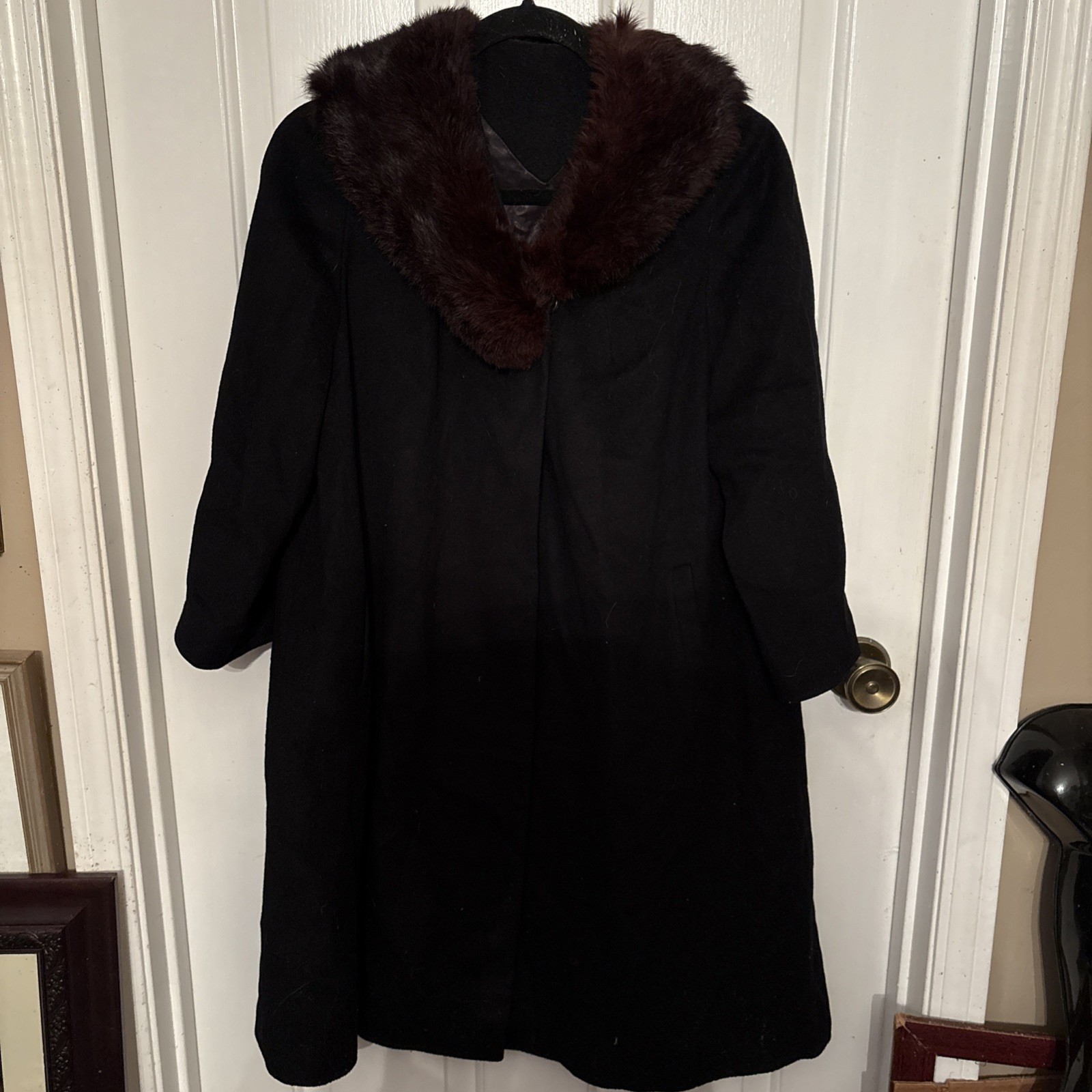 Vintage 100% Black Wool Coat With Brown Real Fur Collar Women’s Sz M/L