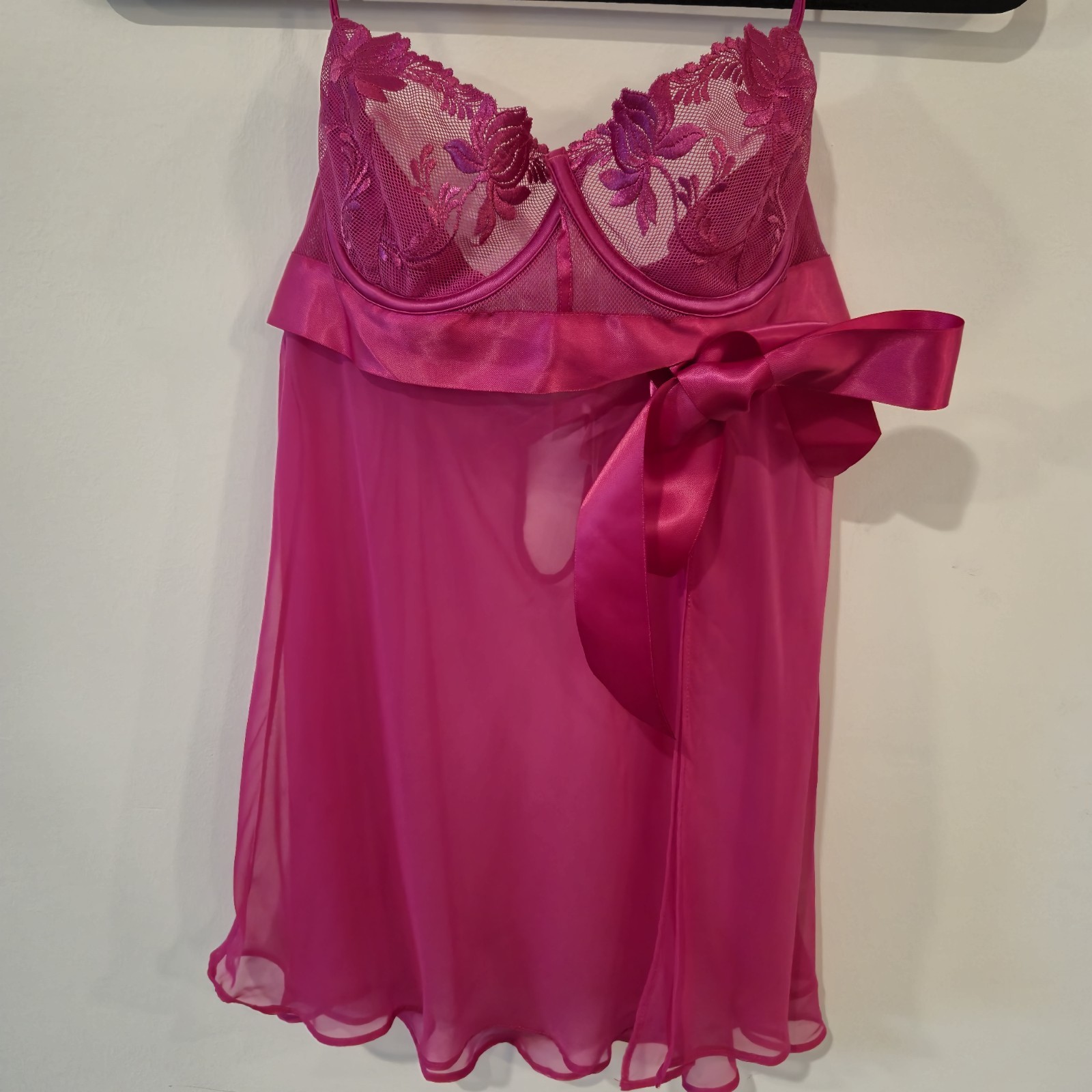 NWT Vintage Y2K Victoria’s Secret Hot Pink Floral Embroidery Bow Babydoll 34C