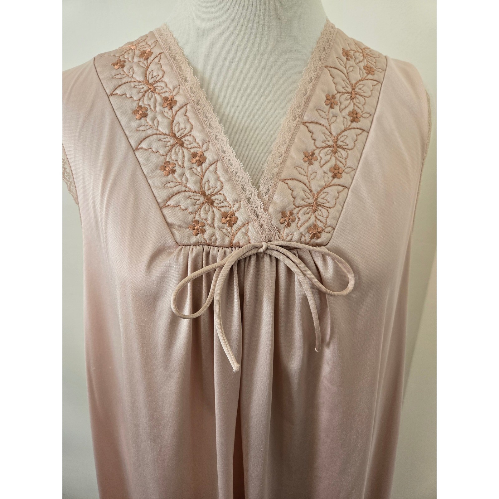 Vintage MG Champagne Antron Nylon Lace Floral Embroidered Maxi Nightgown Size M