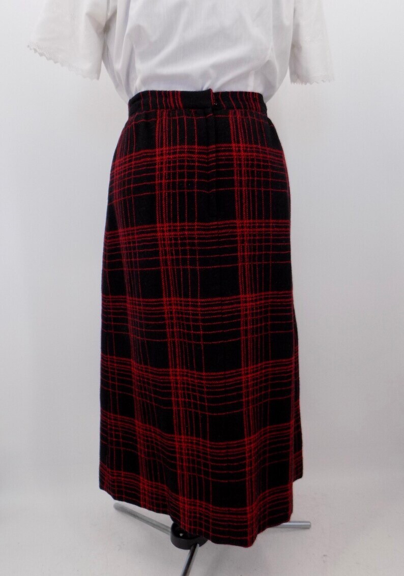 Vintage 1970s Does 1950s Black & Red Check/Plaid Wool A-Line Skirt W29