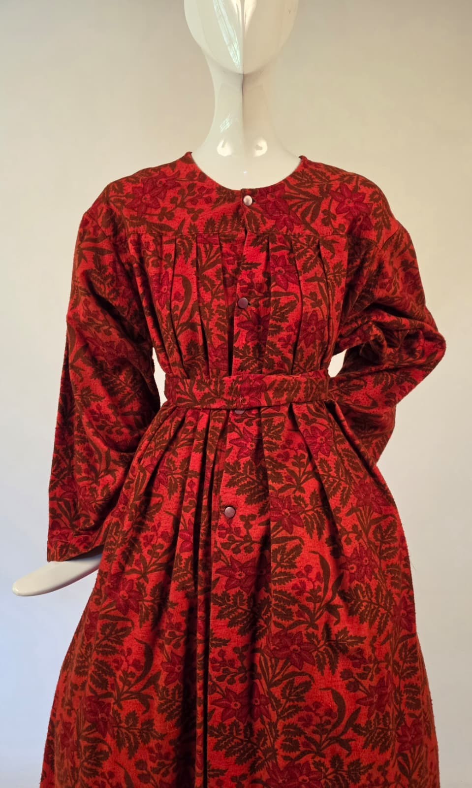 VICTORIAN 19TH C RED + BLACK FLORAL PRINT FLANNEL BUSTLE WRAPPER DRESS