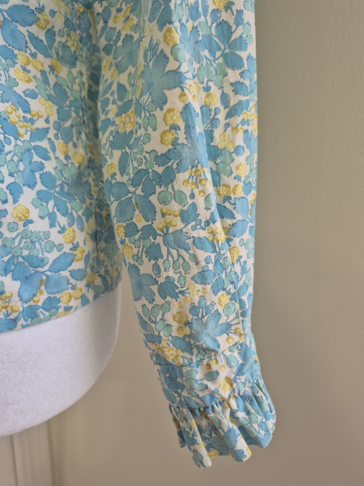 Vintage 1980s Blue & Yellow Floral Ruffle Sleeve and Peter Pan Blouse – Small