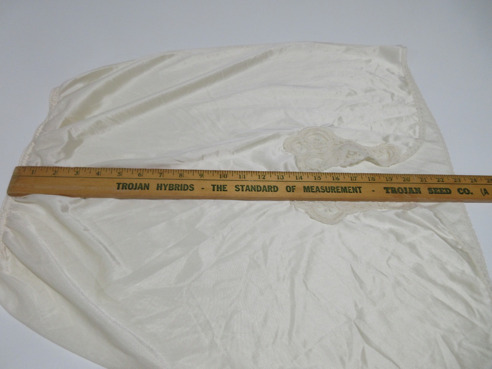 Sz L Vtg Nylon Ivory Slip Skirt Lace Back Slit USA Made Elastic Waist EXCELLENT