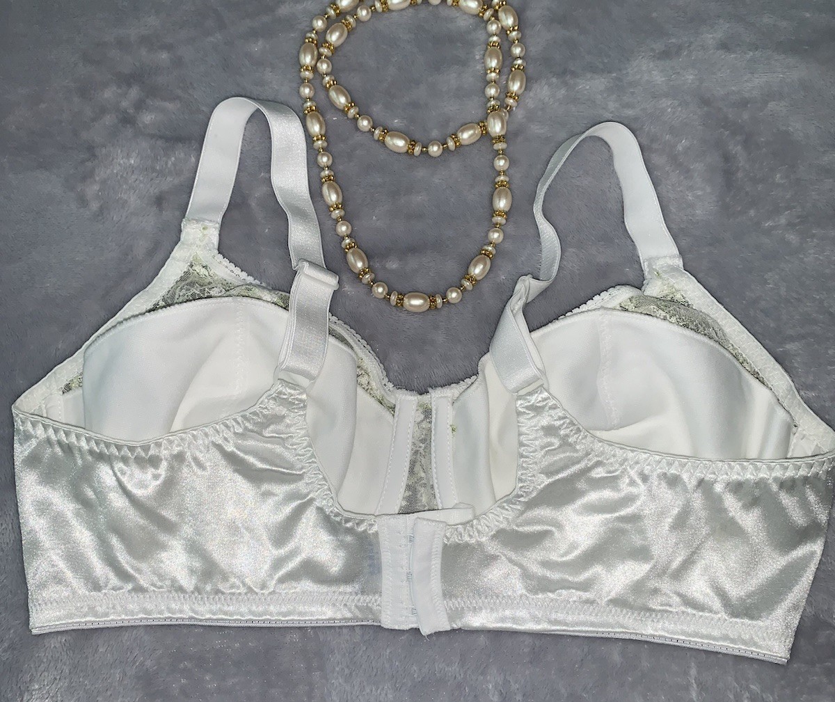 Vtg NWOT Olga Shiny Satin & Lace UW Bra 40C Embroidered lace