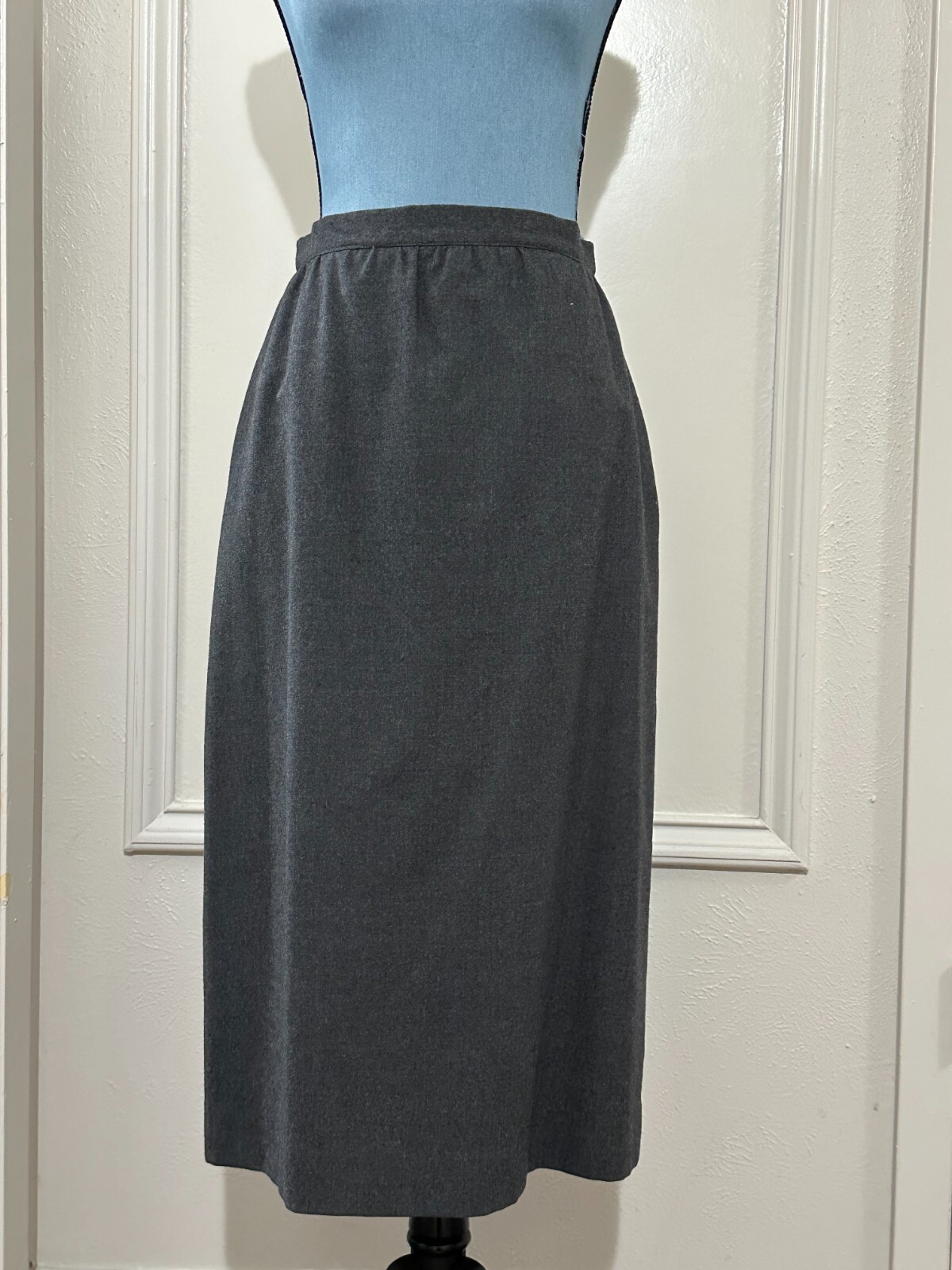 Vintage 1980’s Jos A Bank Gray Midi 100% Wool Lined Straight Pencil Skirt 10