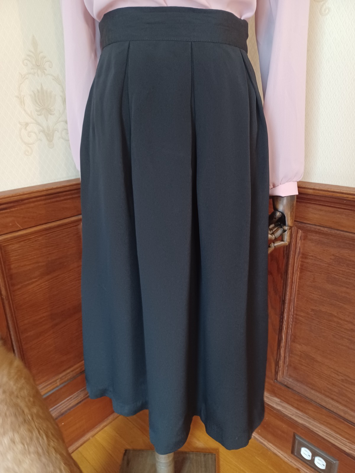 Vintage 1980s Casablanca Black High Waist Flowy Classic Academia Midi Skirt