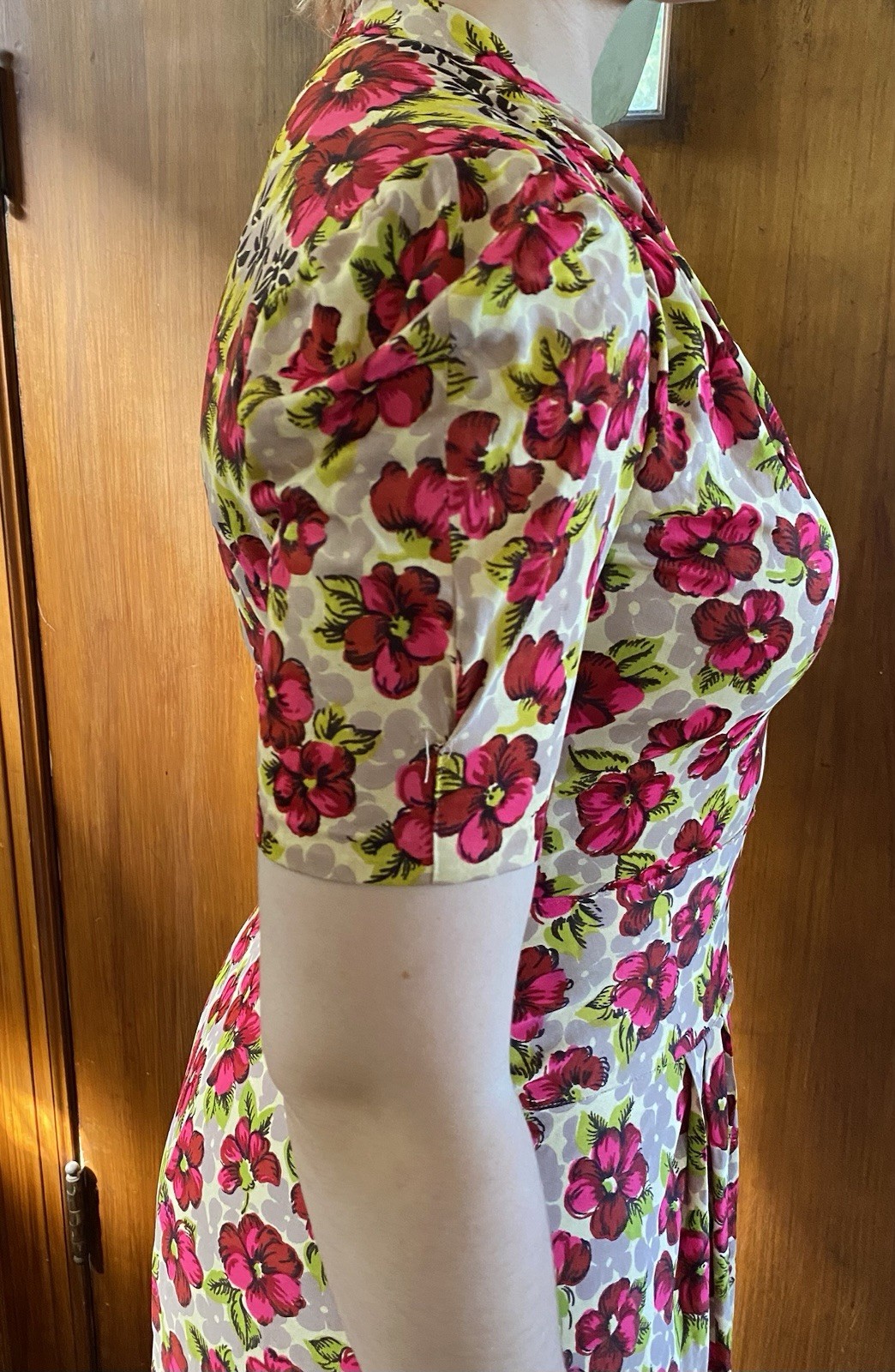 Vintage 1940s Floral Rayon Day Dress Great Pattern Medium
