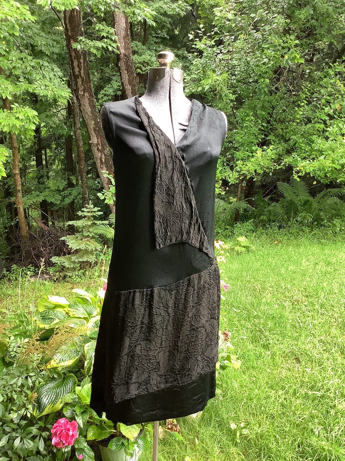 Vintage Antique 1920’s Flapper DRESS Darling ! 32-32-36 Textured Floral Panels