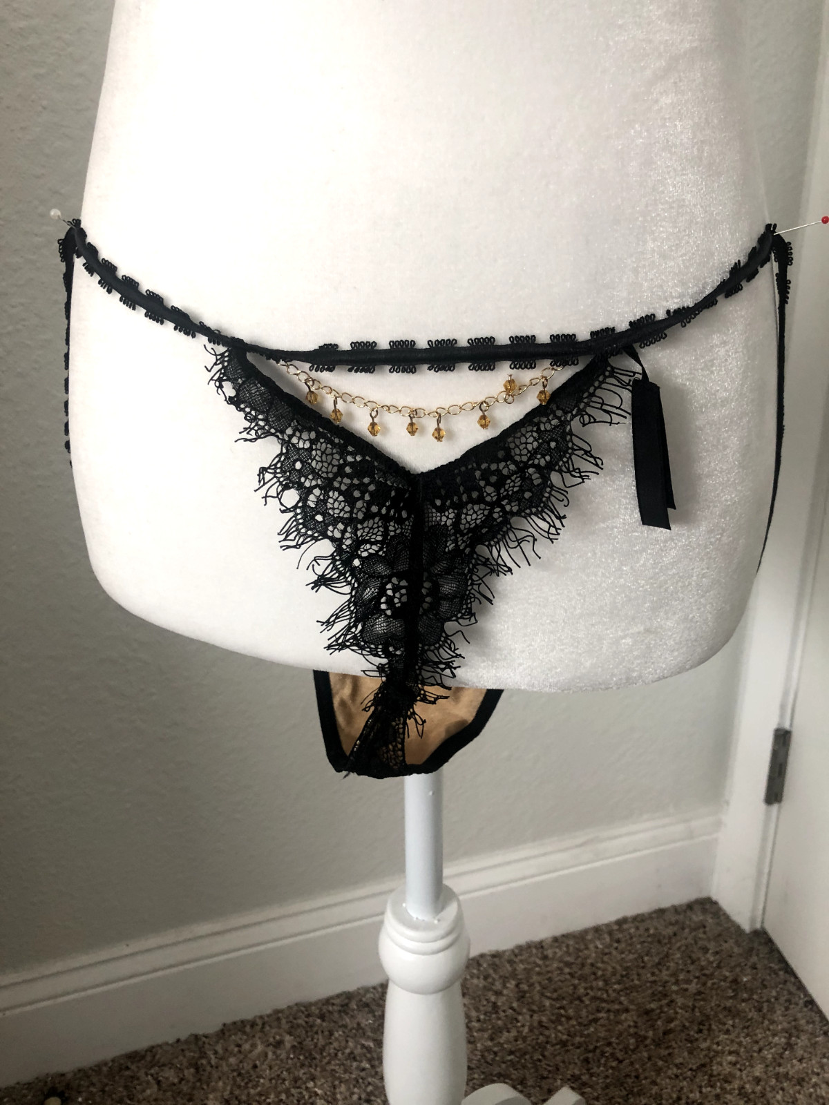 New Vtg ECLIPSE L Black Lace THONG PANTY Gold Faceted Bead Chain Beige Lined