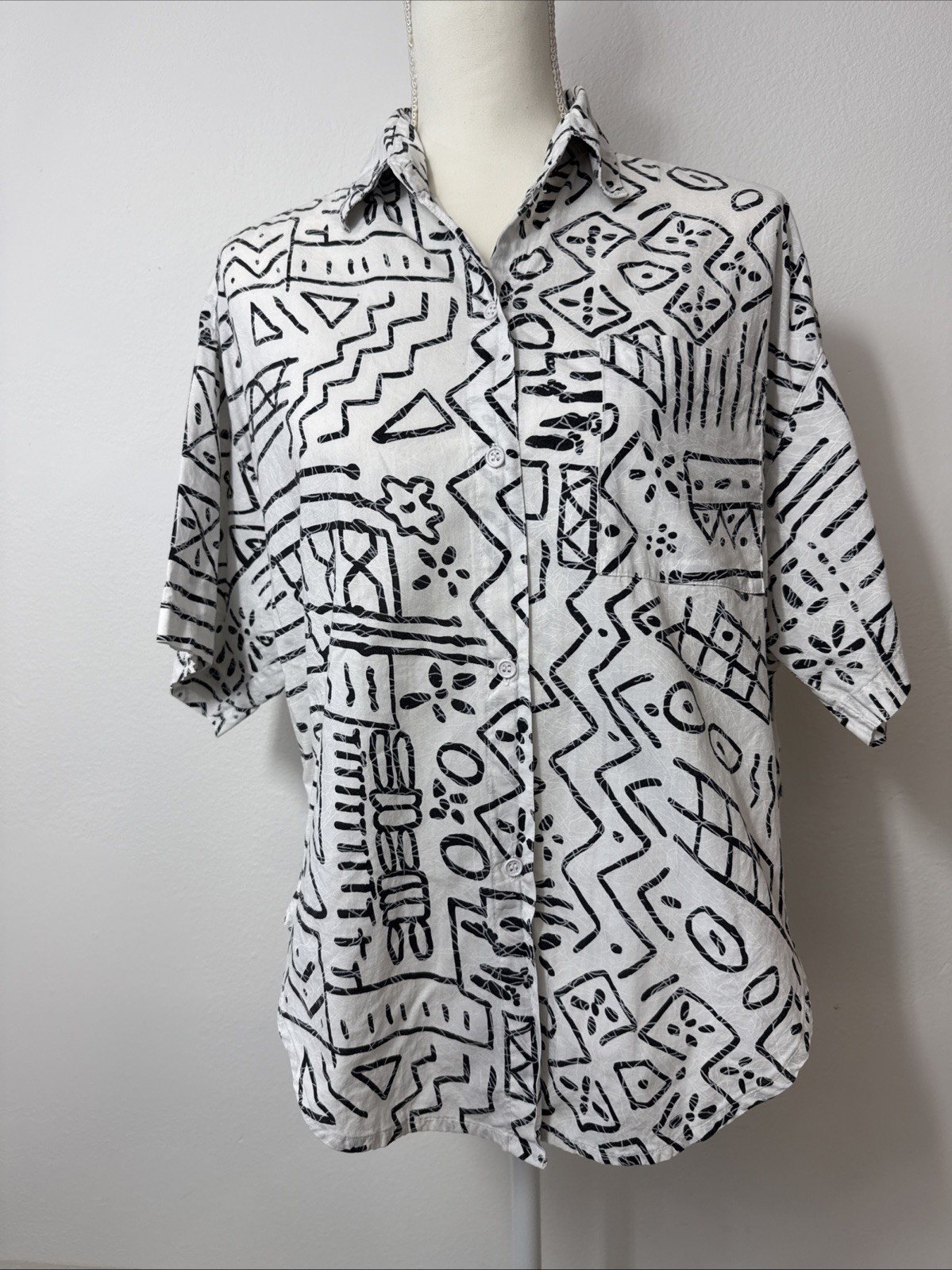 Vintage 80s Details Abstract Geometric Memphis Split Back Button Tail Shirt S