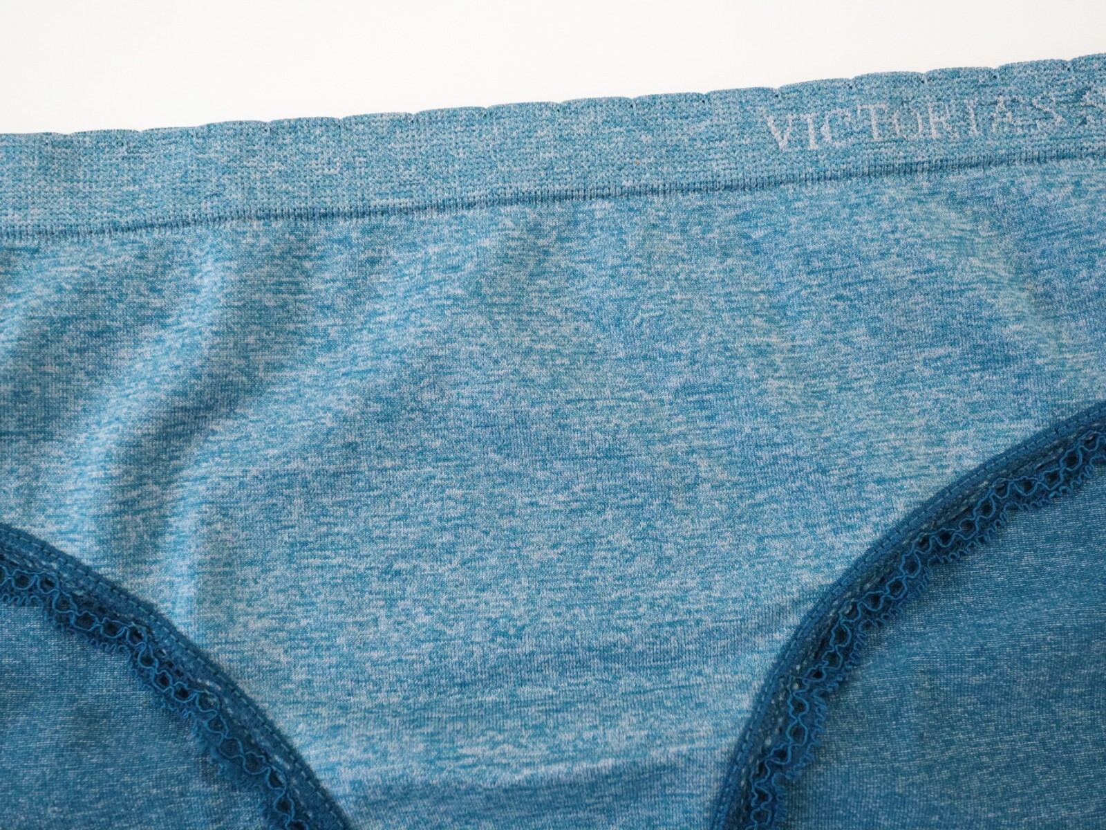 VTG 2011 Victoria’s Secret Seamless Ruffle Bikini Brief Panty Size LARGE