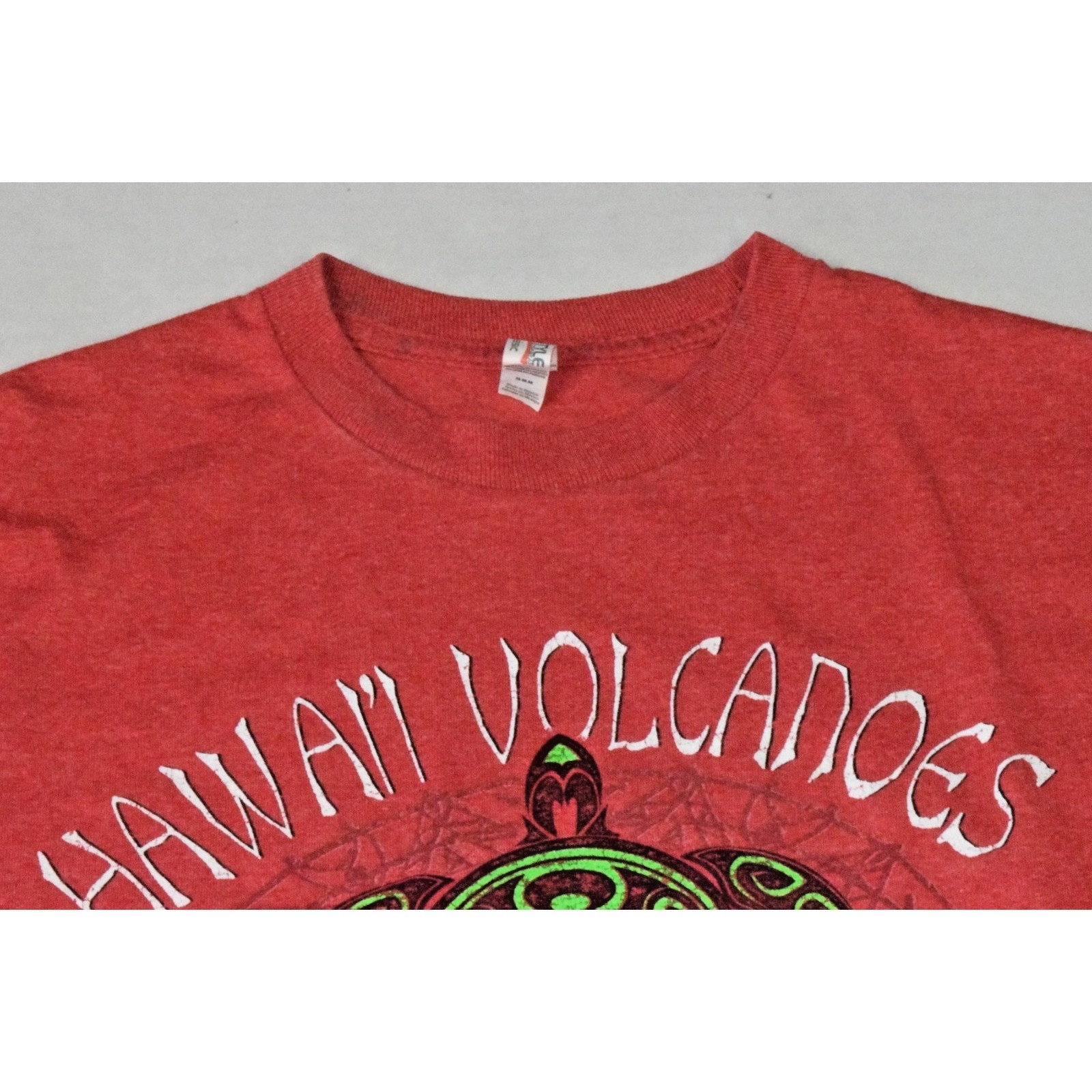 Vintage T-Shirt Hawaii Volcanoes National Park Size M Y2K Long Sleeve Red