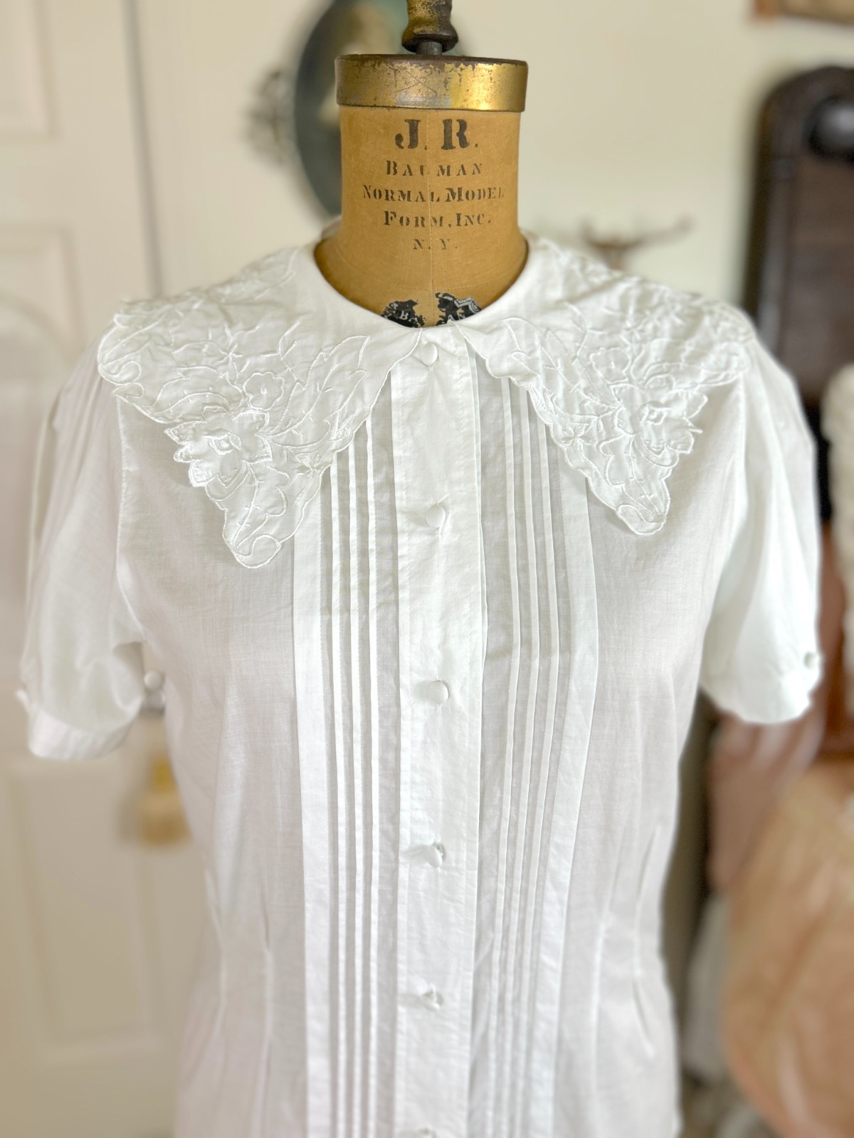 Vintage 1980s White Embroidered Collar Blouse, Button Front, Puff Sleeve, Top