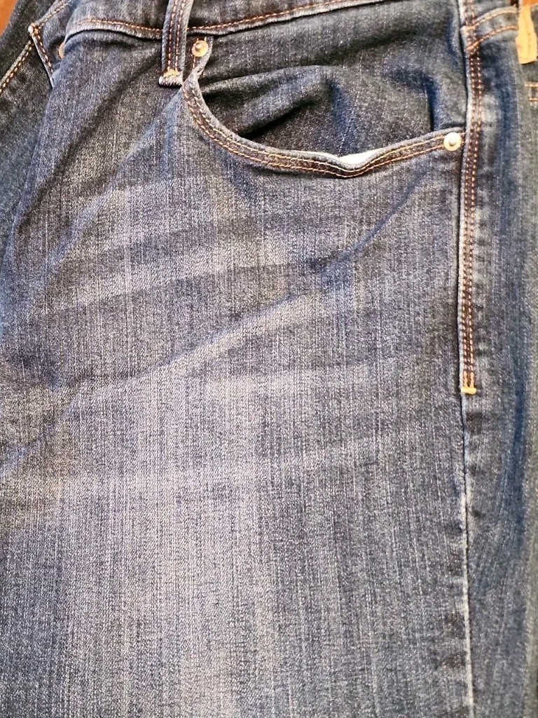 Pre-Owned – Women’s Levi’s 505 Straight Jeans – 14 L – Free Ship!