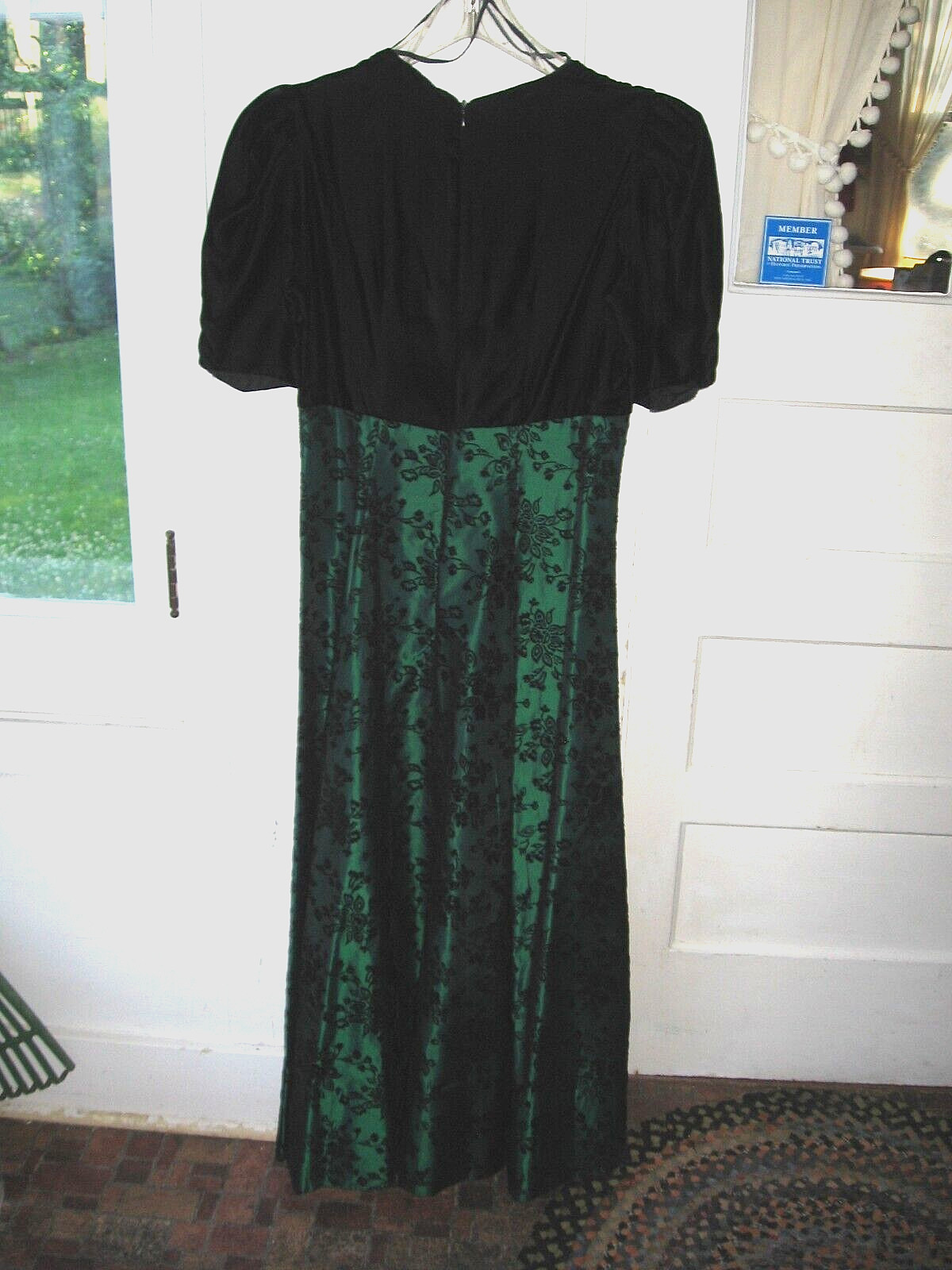 LOVELYVINTAGE SOUTHEASTERN IRIDESCENT GREEN/BLACK VELVET FLOCKED BROCADE DRESS-6