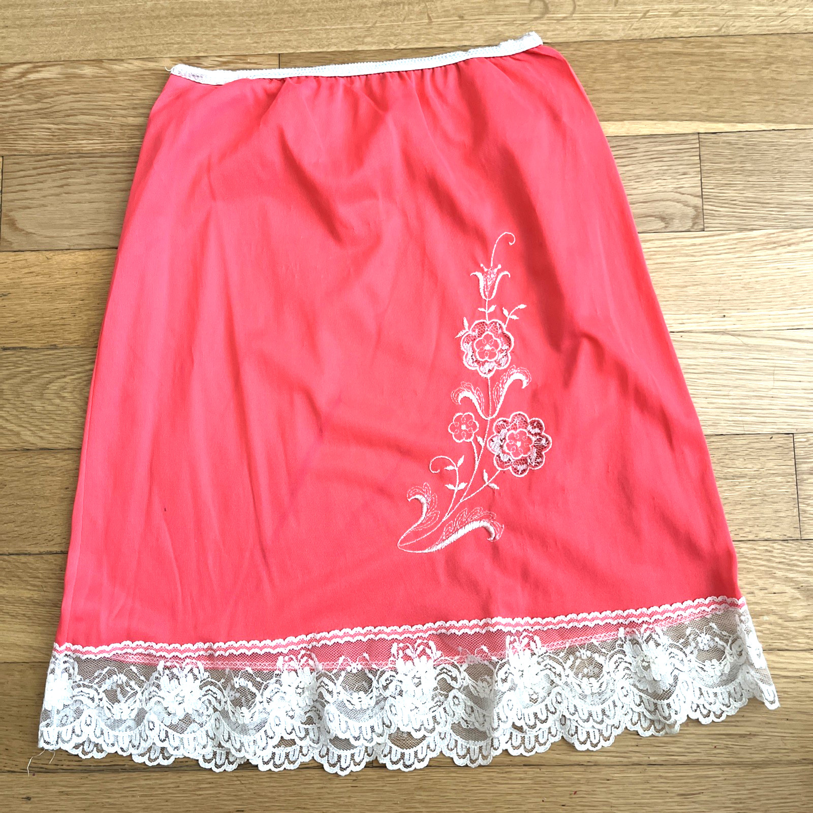 Vintage 90s Rococo Lingerie Coral Lace Nylon Slip Canada Women’s M