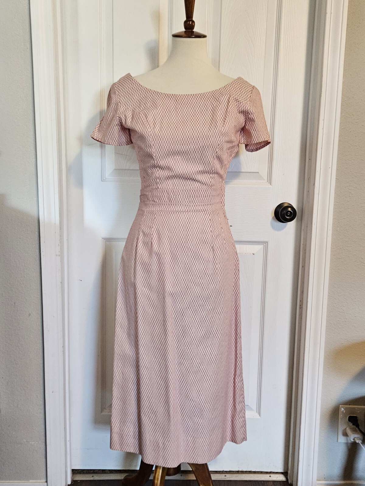 Vintage 1960s White And Red Short Sleeve Midi Pencil Dress Size XS Or 3/4