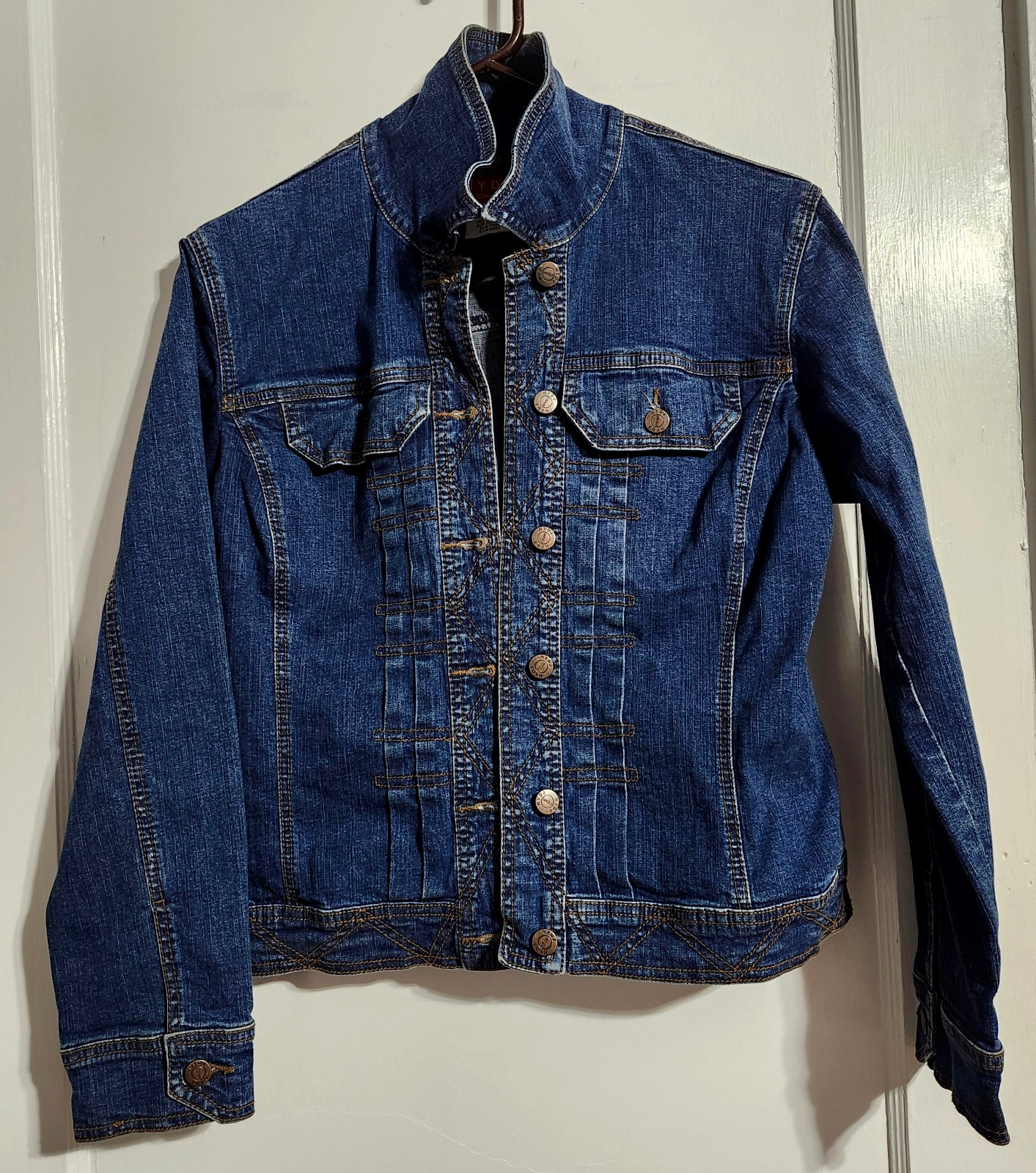 WOMEN’S DENIM JACKET ~ WESTERN STYLE ~ SIZE MEDIUM ~ BY NYDJ