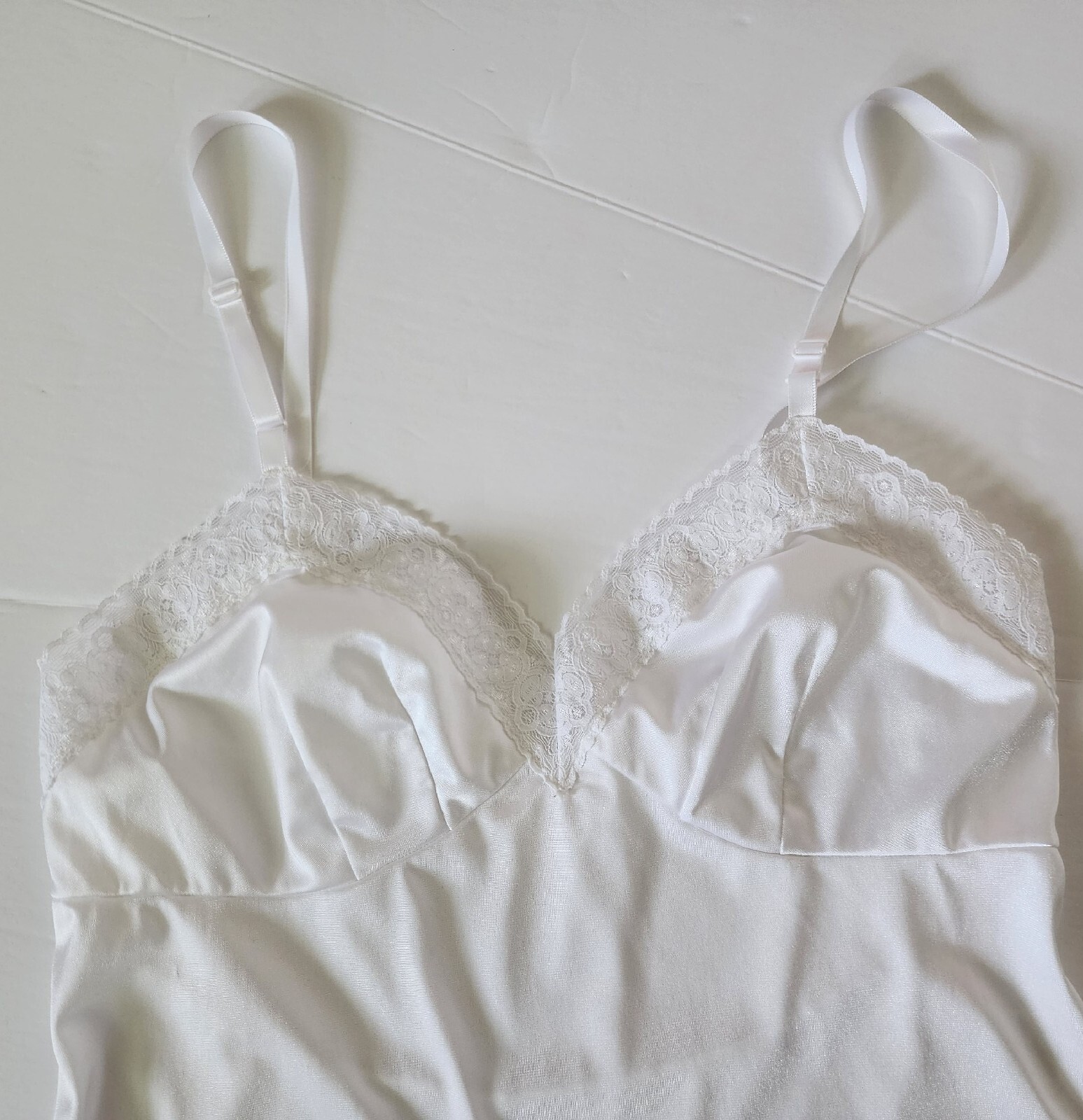 Vintage VANITY FAIR White Nylon Full Slip Lace Trim Style 10-103 Size 34/40 22″